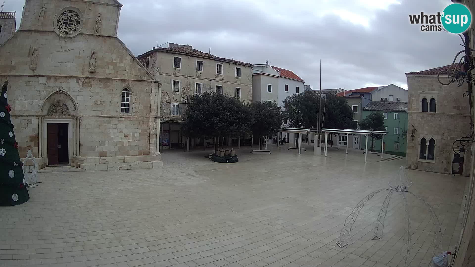 Pag live cam – Place principale et église de Sainte-Marie