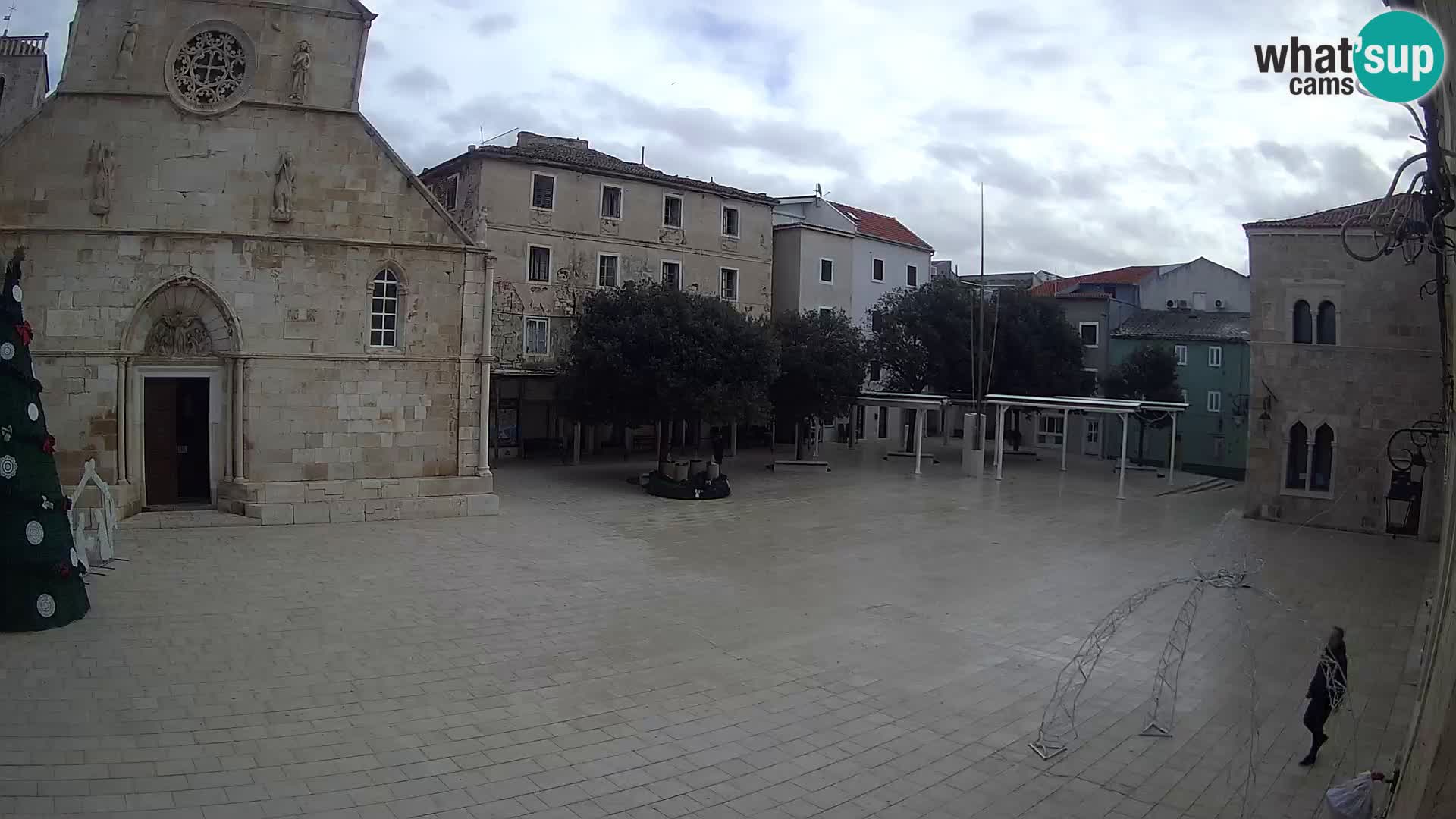 Pag live cam – Place principale et église de Sainte-Marie