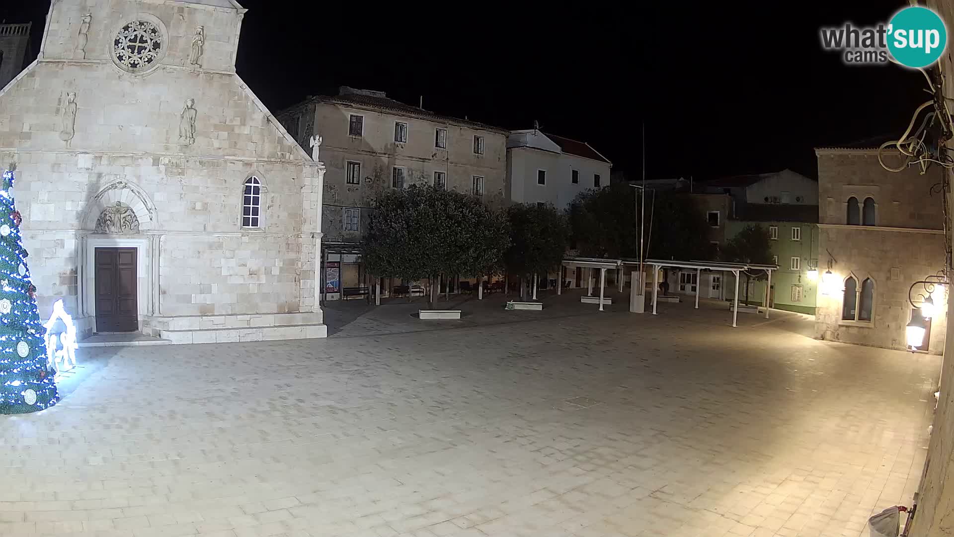 Pag live cam – Place principale et église de Sainte-Marie