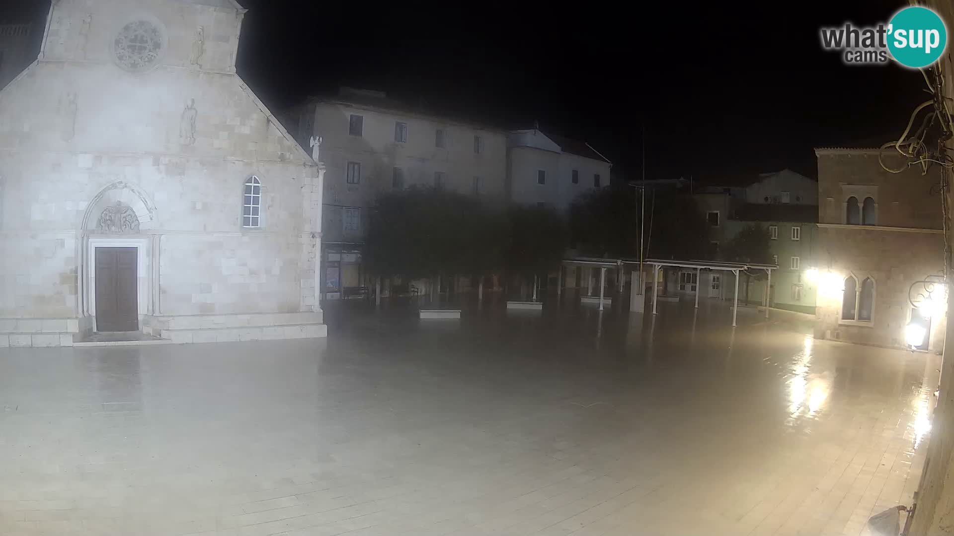 Pag livecam – piazza principale e la basilica di Santa María