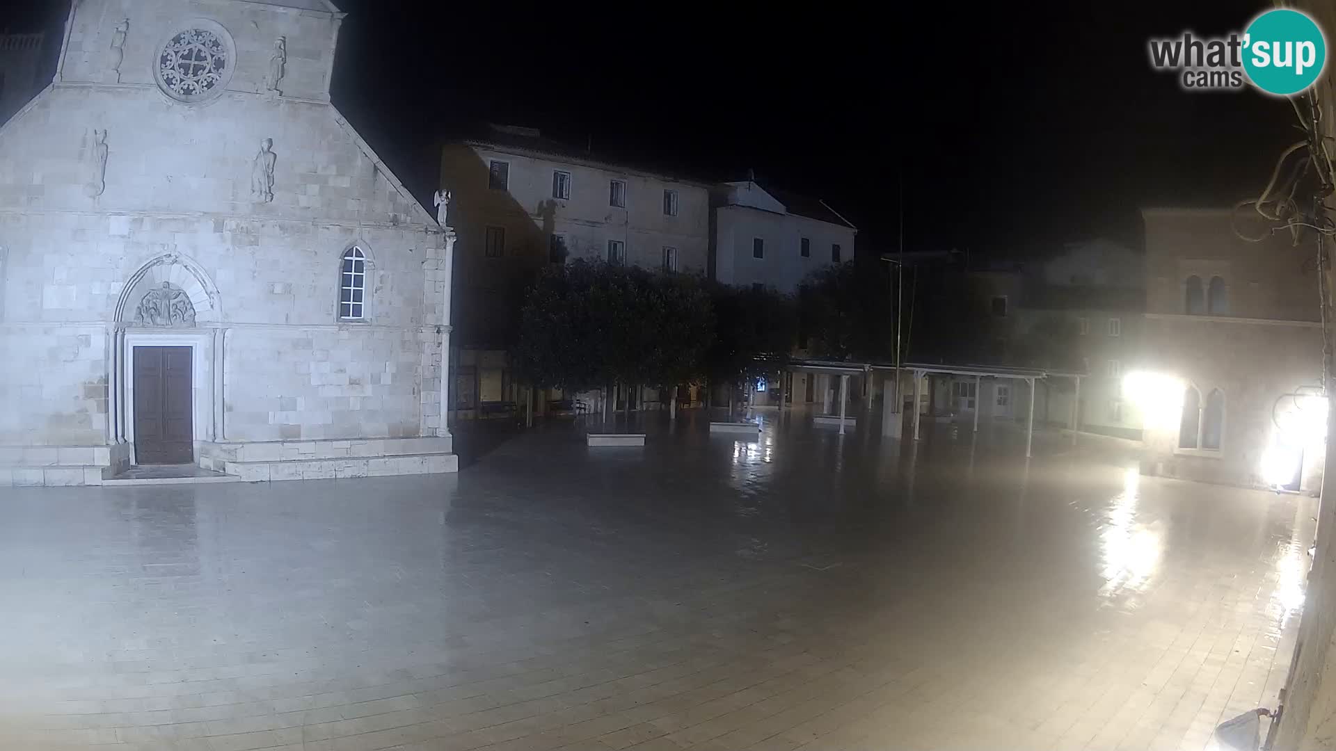 Pag livecam – piazza principale e la basilica di Santa María