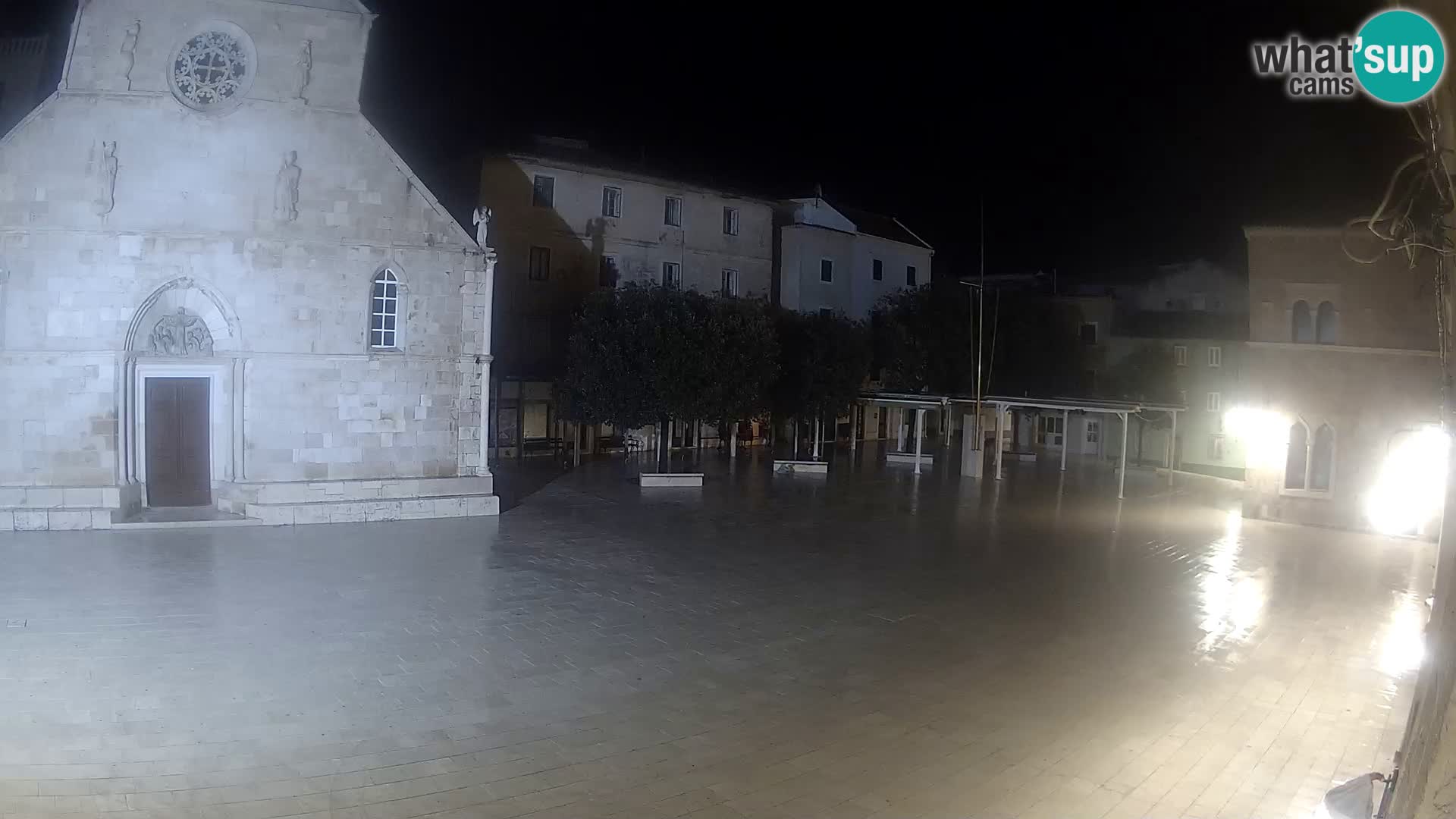 Pag livecam – piazza principale e la basilica di Santa María