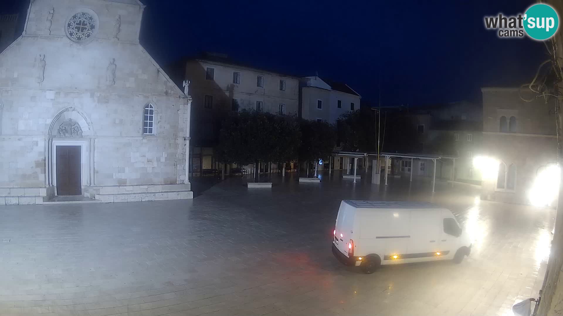 Pag livecam – piazza principale e la basilica di Santa María