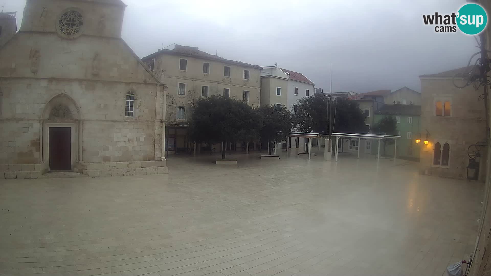 Pag livecam – piazza principale e la basilica di Santa María