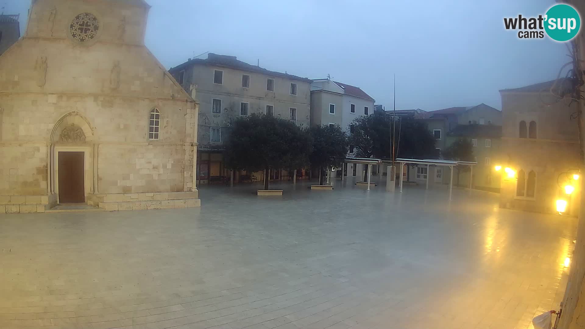 Pag livecam – piazza principale e la basilica di Santa María