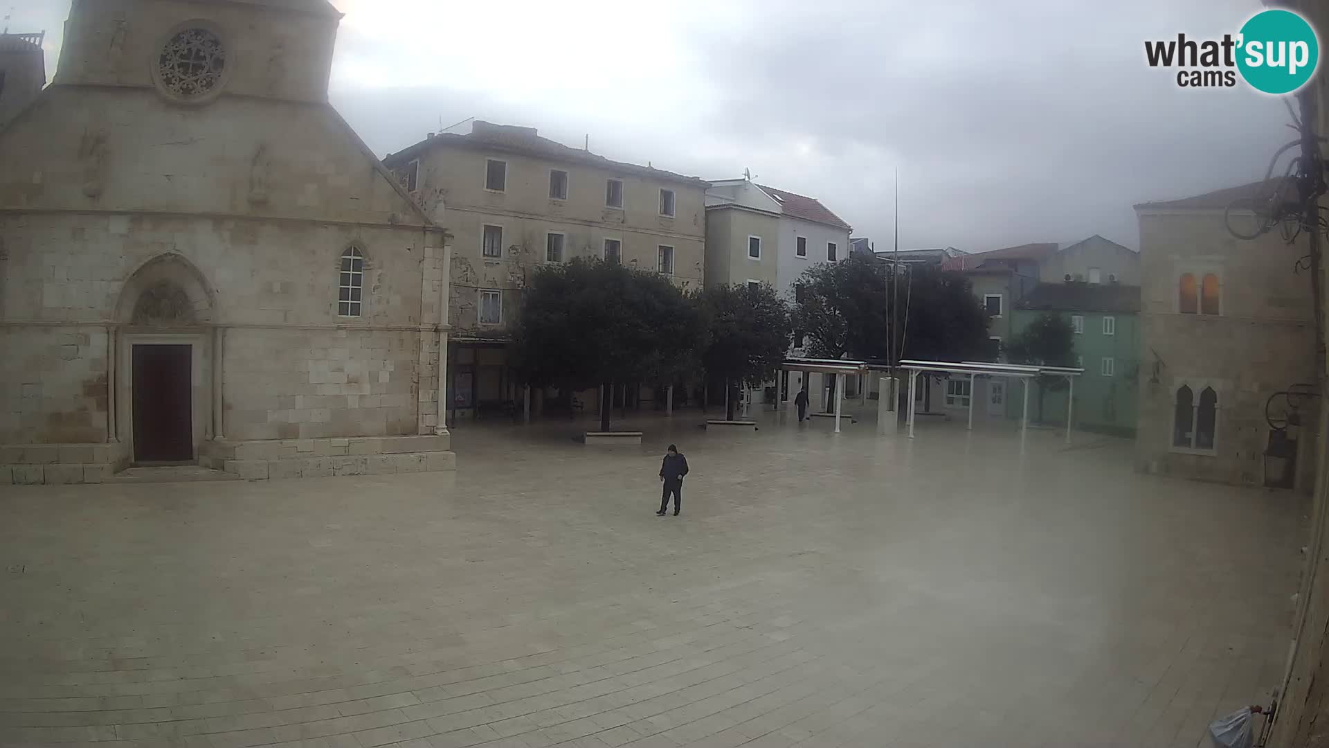 Pag livecam – piazza principale e la basilica di Santa María