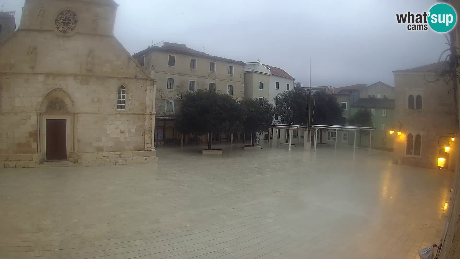 Pag livecam – piazza principale e la basilica di Santa María