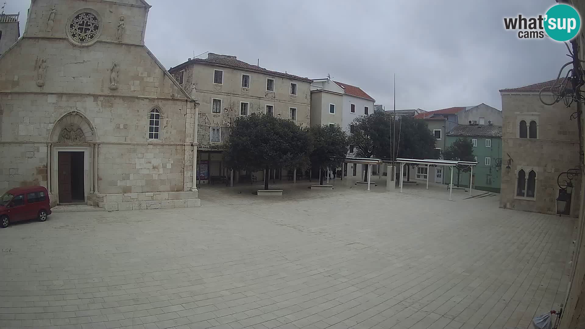 Pag livecam – piazza principale e la basilica di Santa María