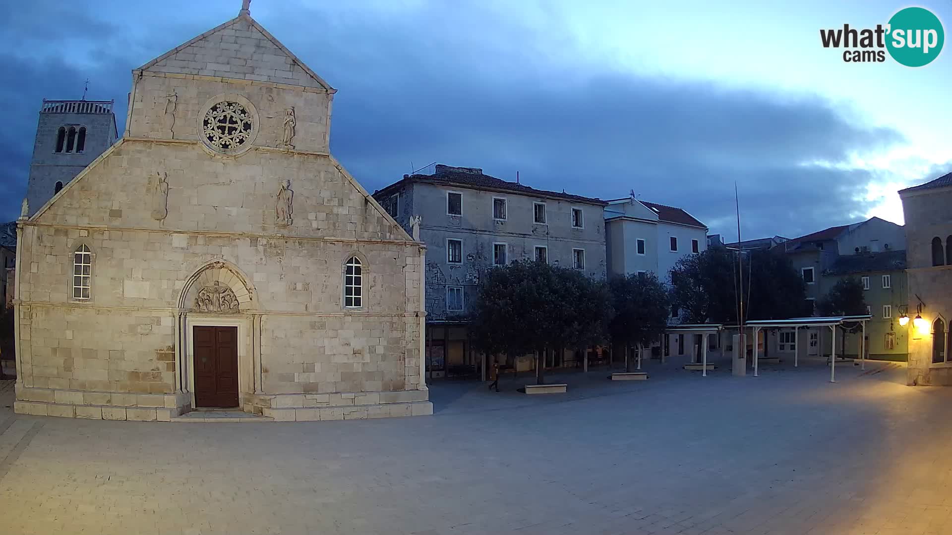 Pag livecam – piazza principale e la basilica di Santa María