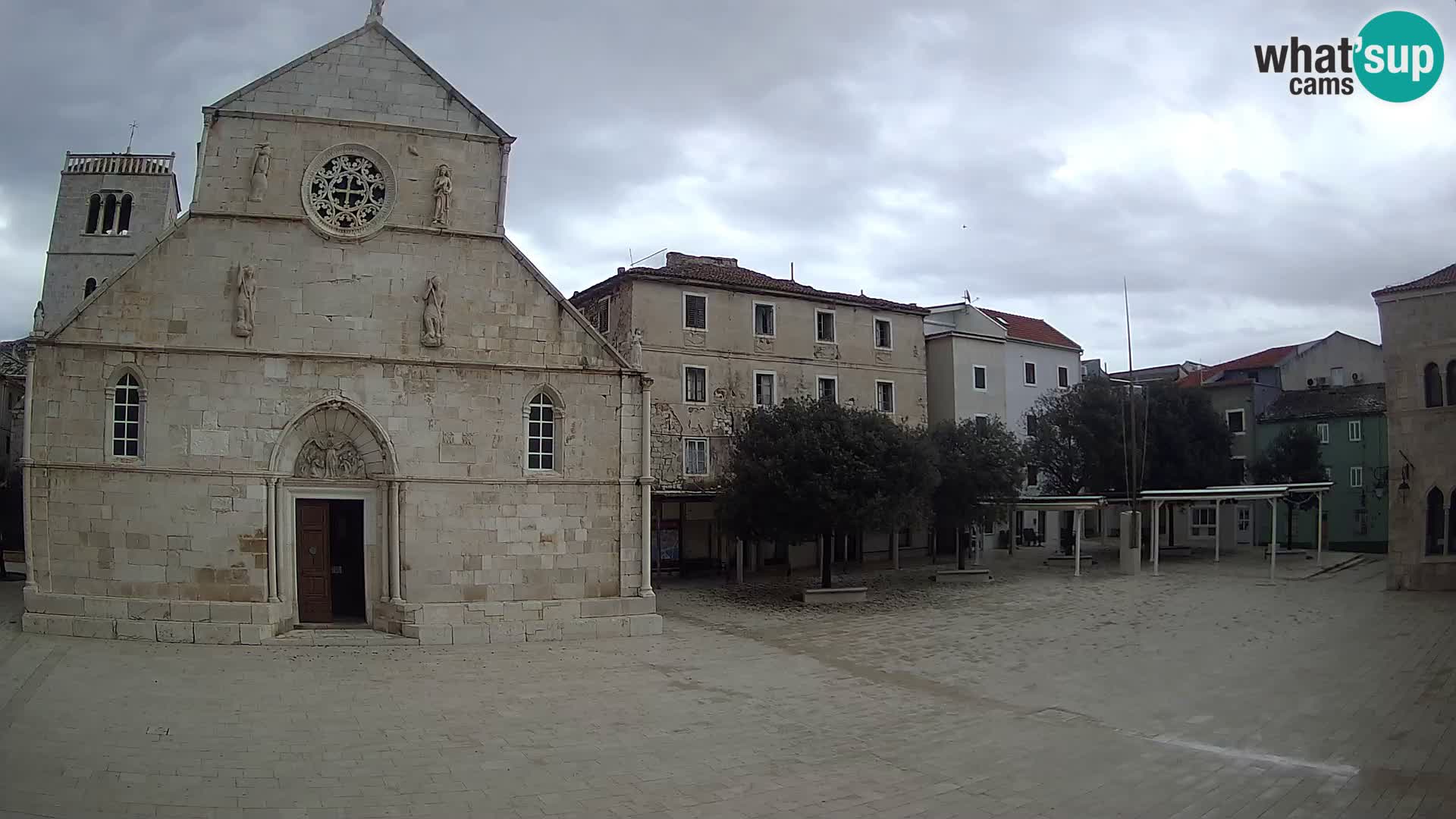 Pag live cam – Place principale et église de Sainte-Marie