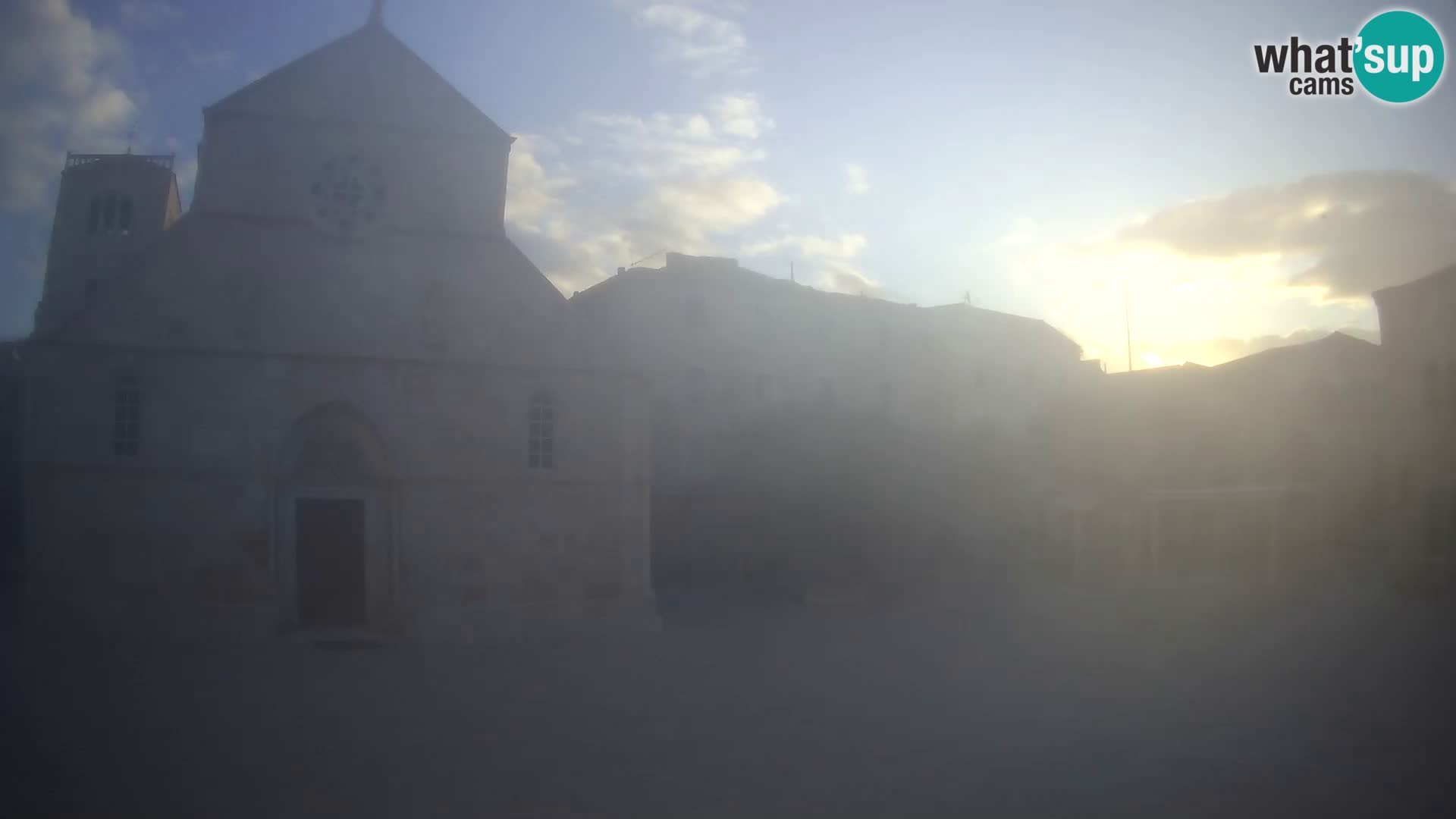 Pag live cam – Place principale et église de Sainte-Marie