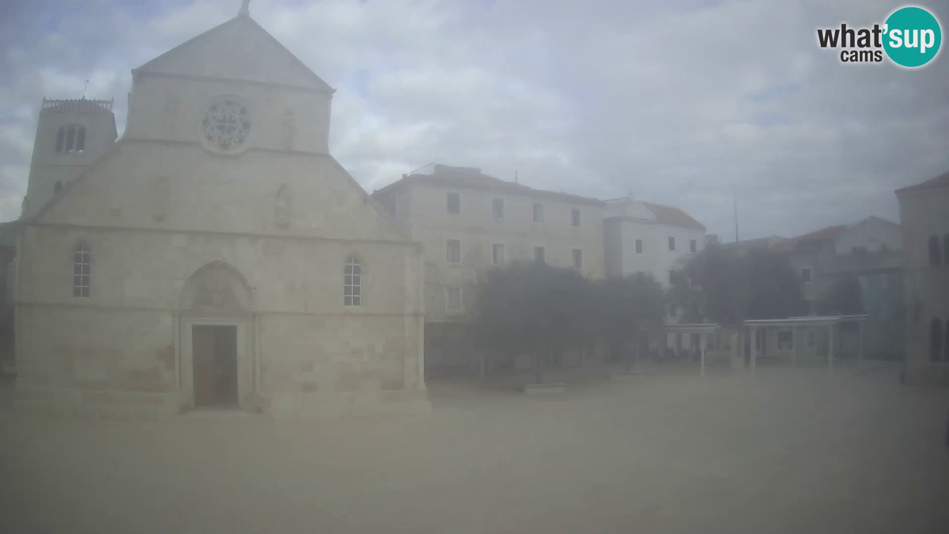 Pag livecam – piazza principale e la basilica di Santa María