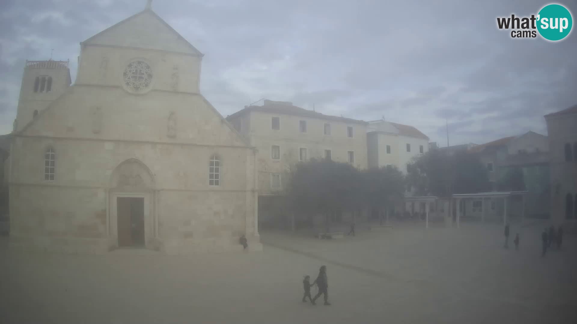 Pag live cam – Place principale et église de Sainte-Marie