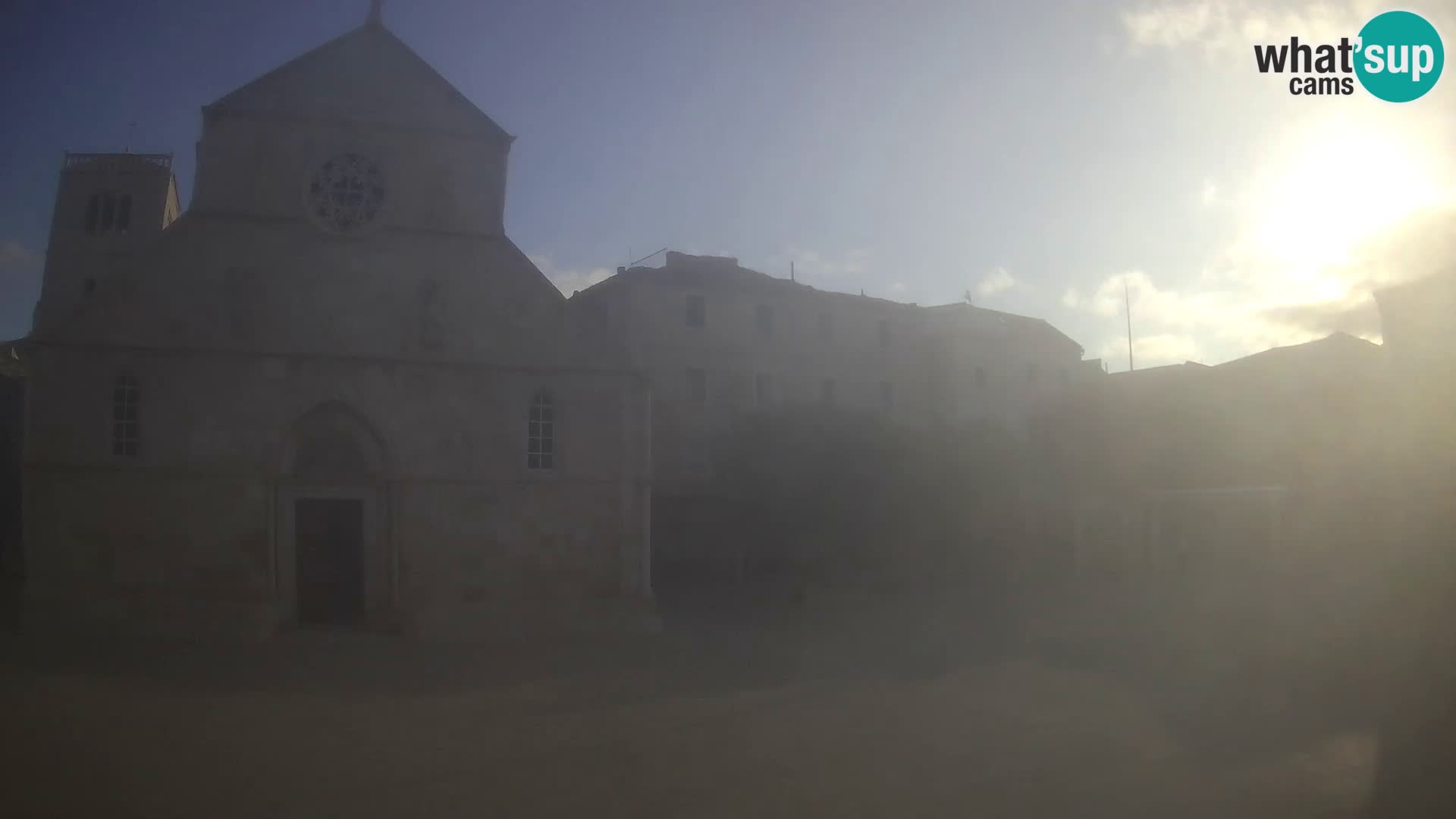 Pag livecam – piazza principale e la basilica di Santa María