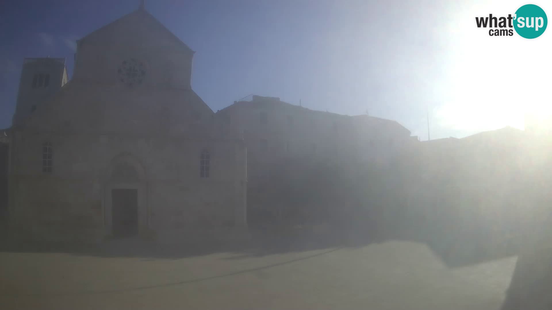 Pag livecam – piazza principale e la basilica di Santa María