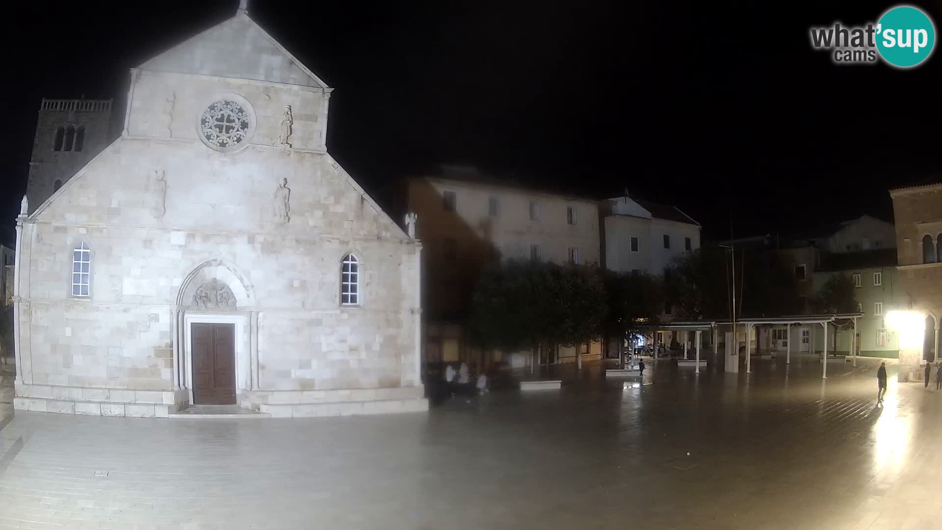 Pag live cam – Place principale et église de Sainte-Marie