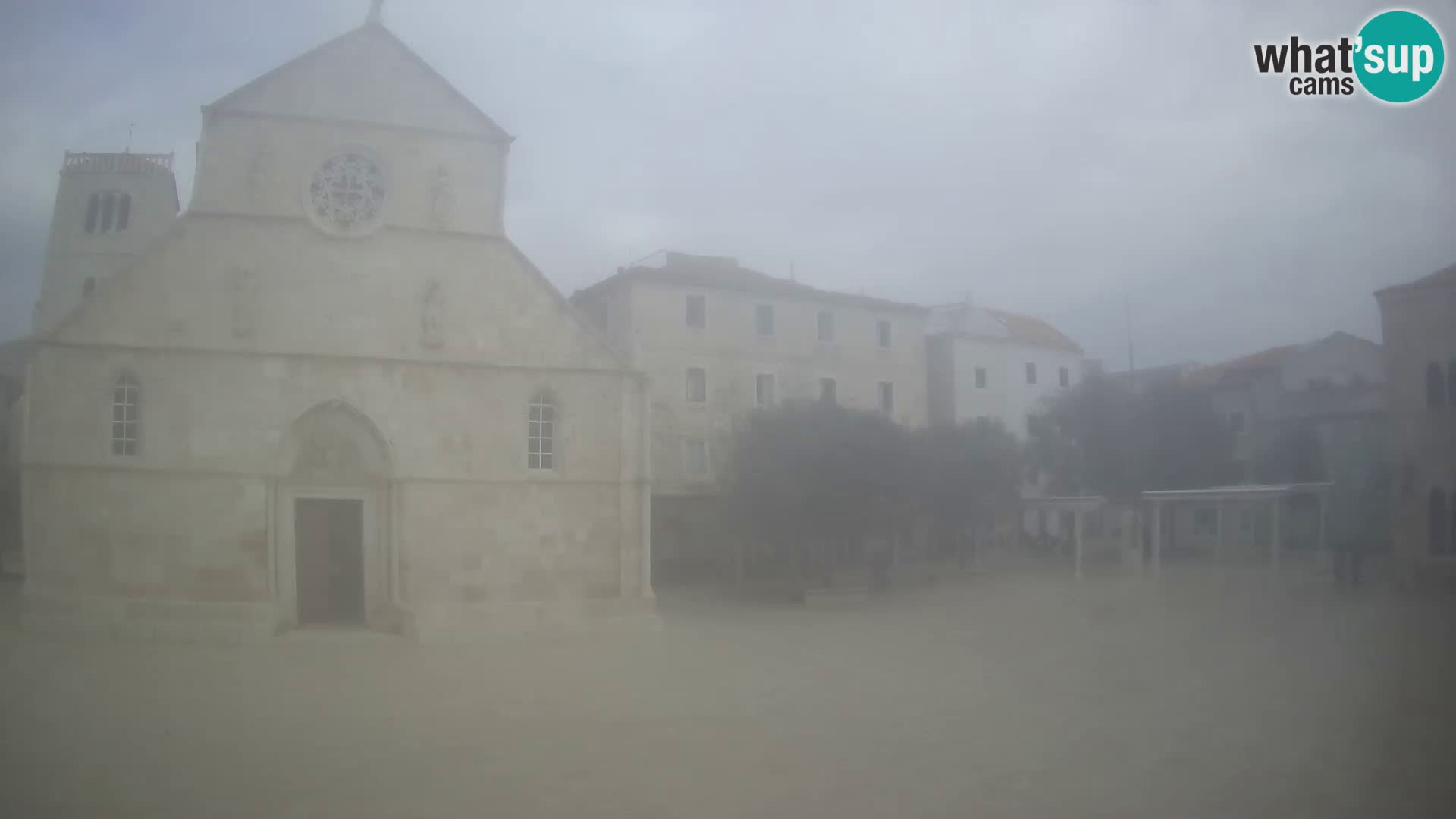 Pag livecam – piazza principale e la basilica di Santa María