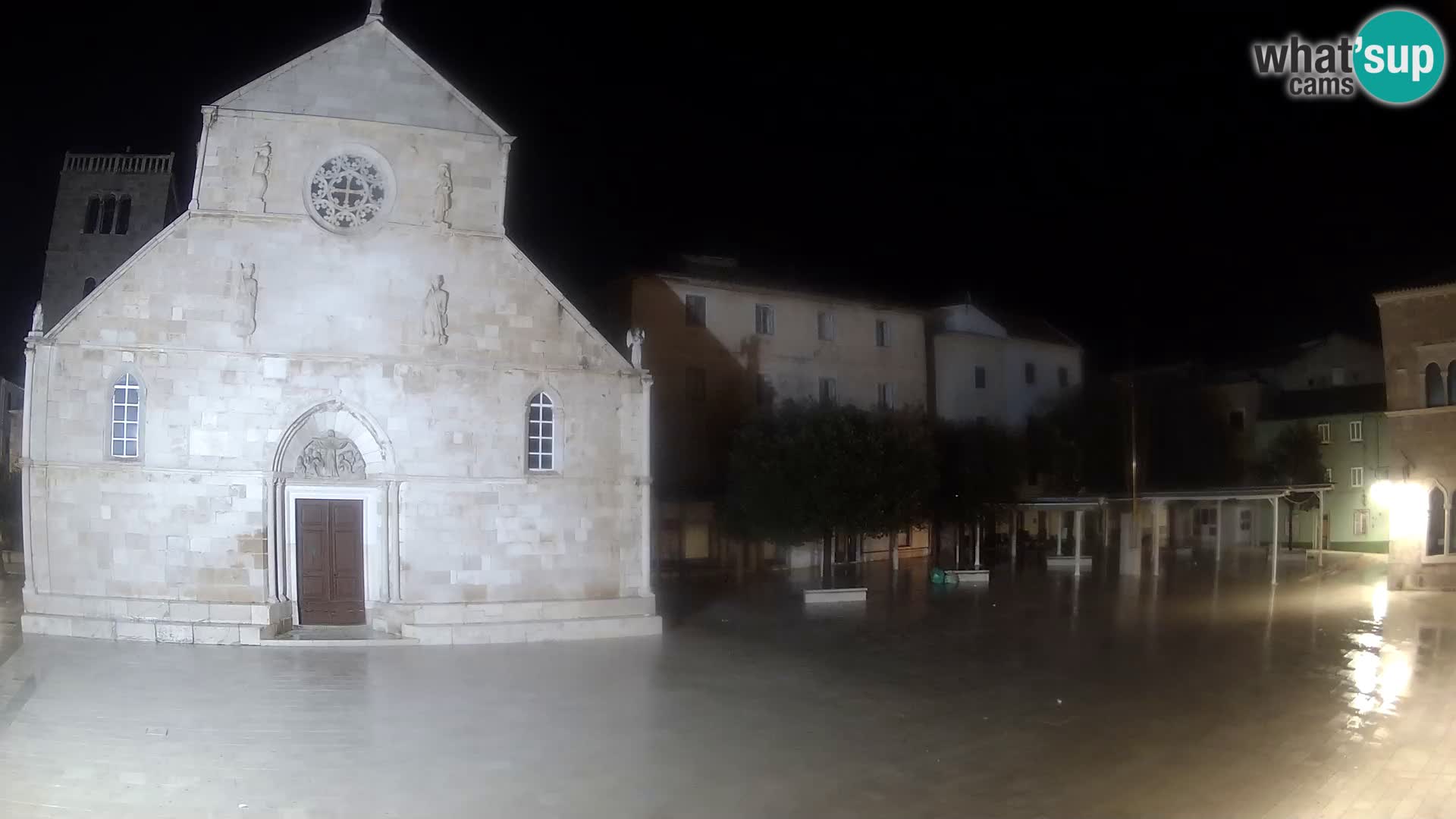 Pag livecam – piazza principale e la basilica di Santa María