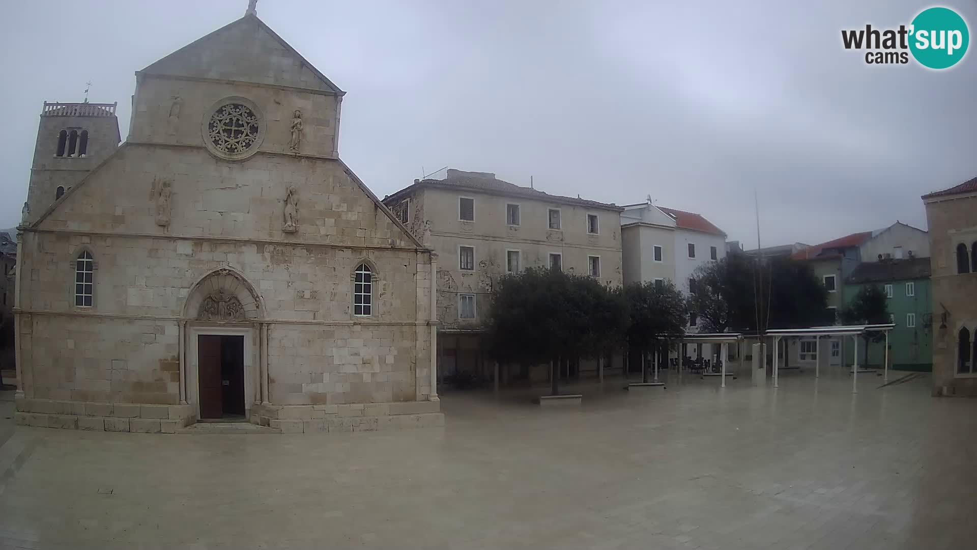 Pag live cam – Place principale et église de Sainte-Marie