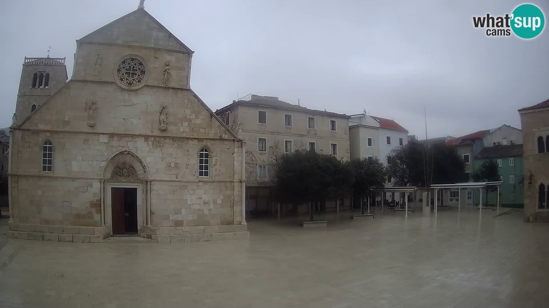 Pag live cam – Place principale et église de Sainte-Marie