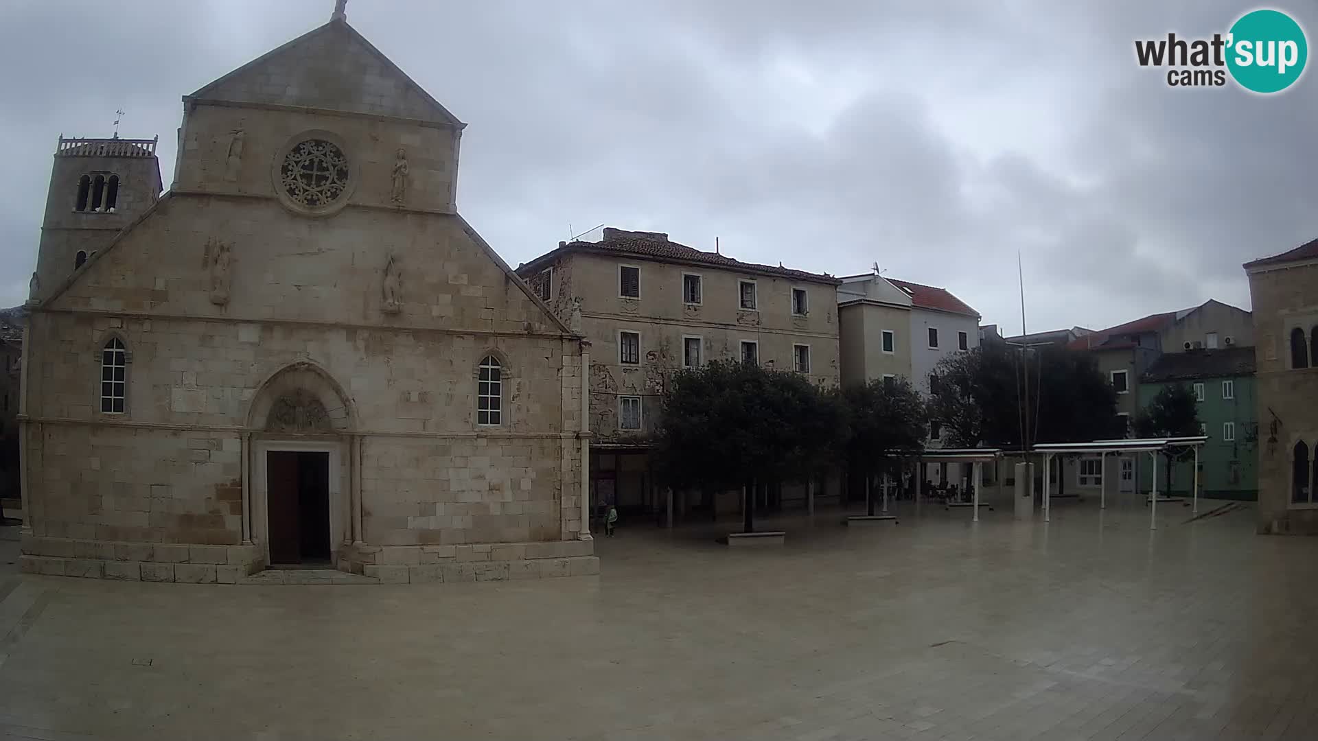 Pag livecam – piazza principale e la basilica di Santa María