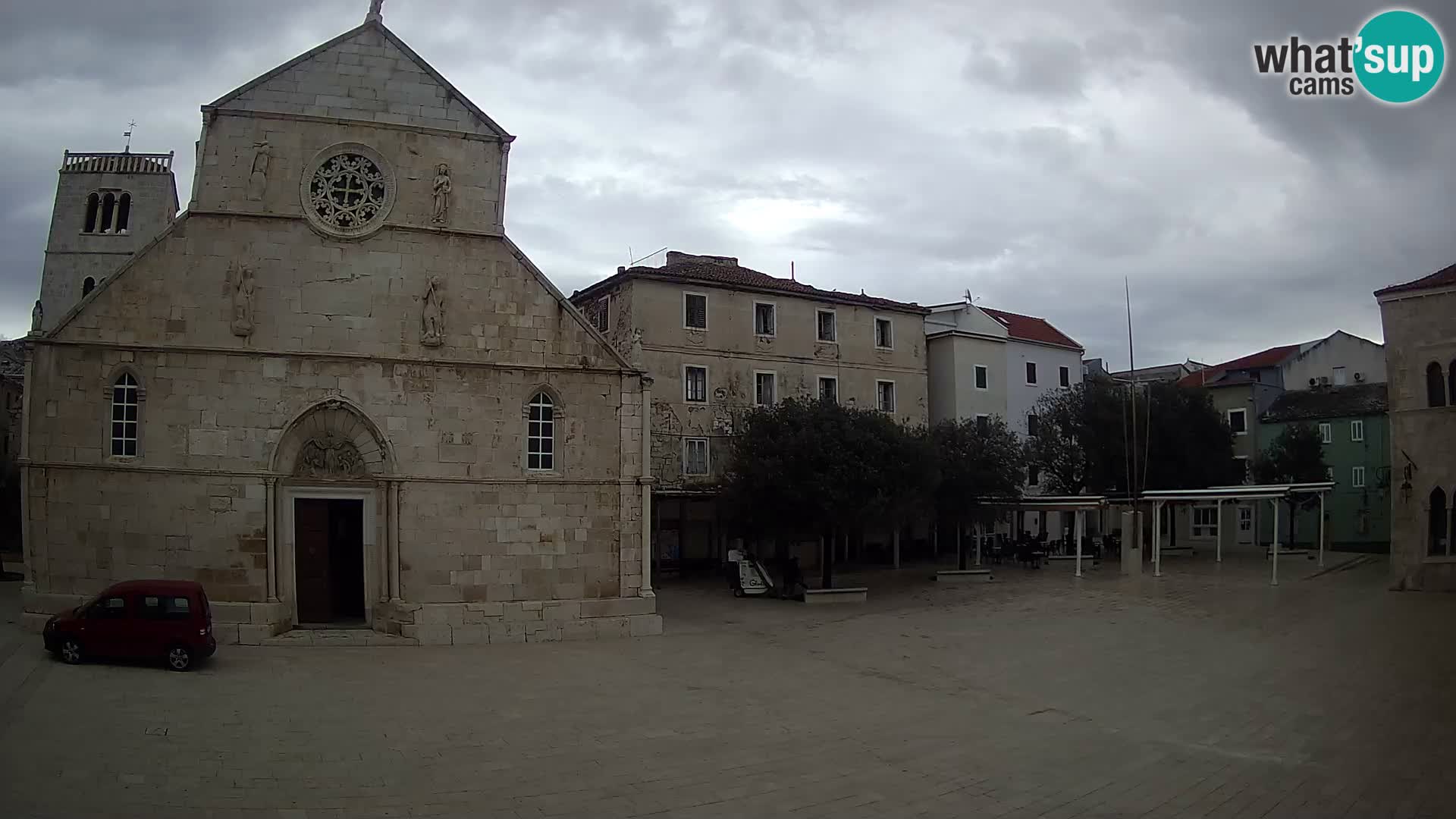 Pag live cam – Place principale et église de Sainte-Marie