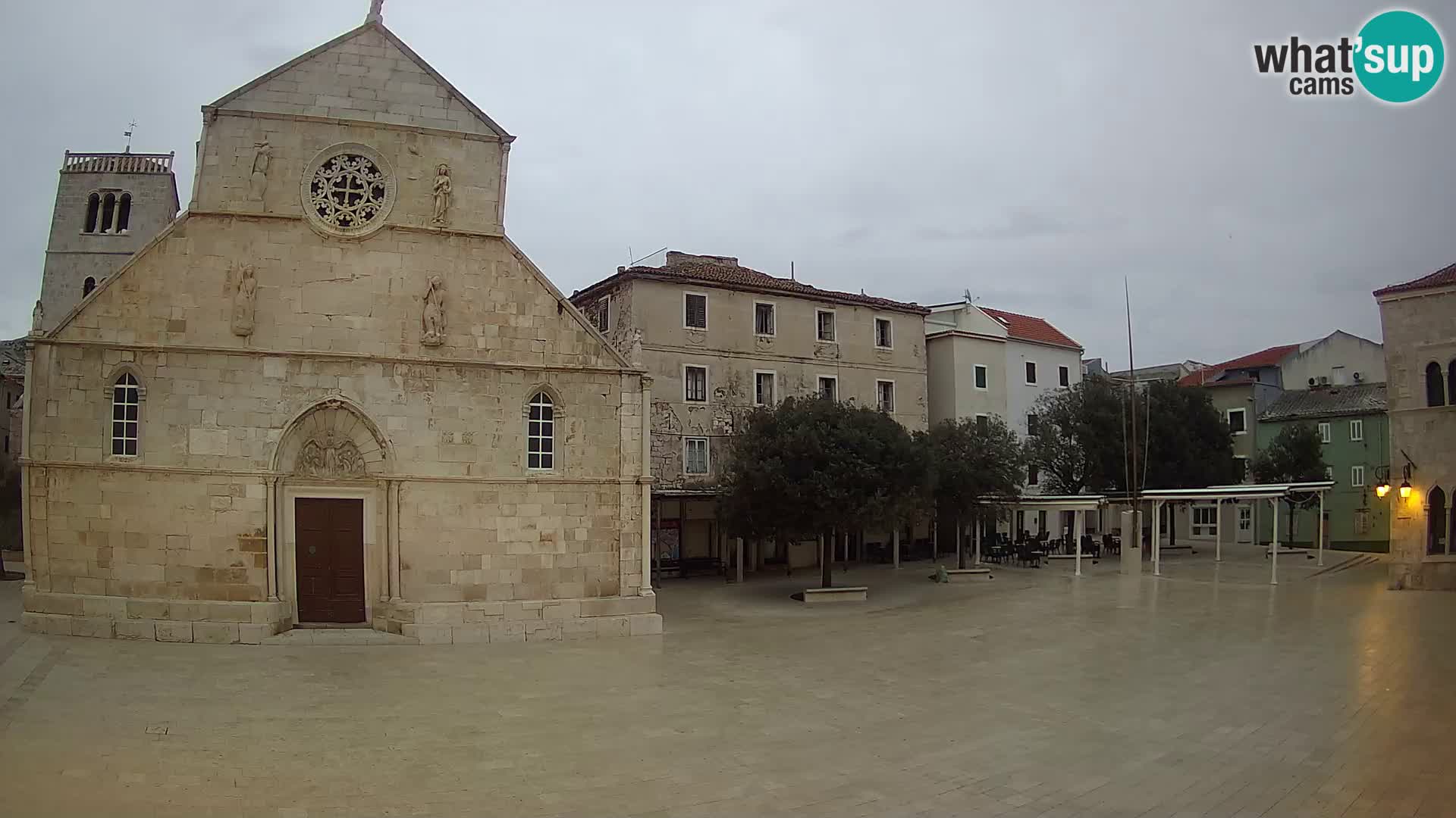 Pag livecam – piazza principale e la basilica di Santa María