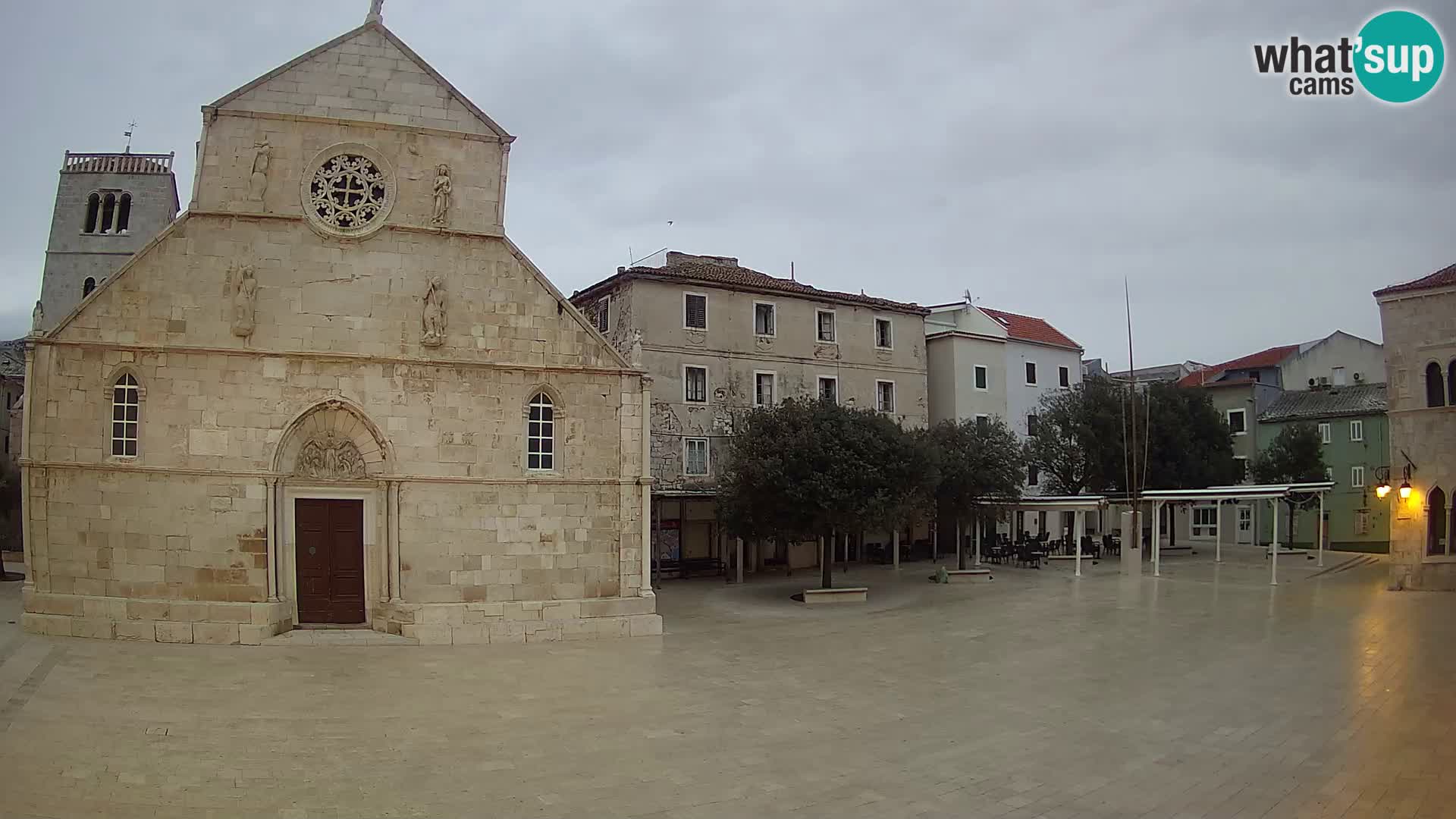 Pag live cam – Place principale et église de Sainte-Marie