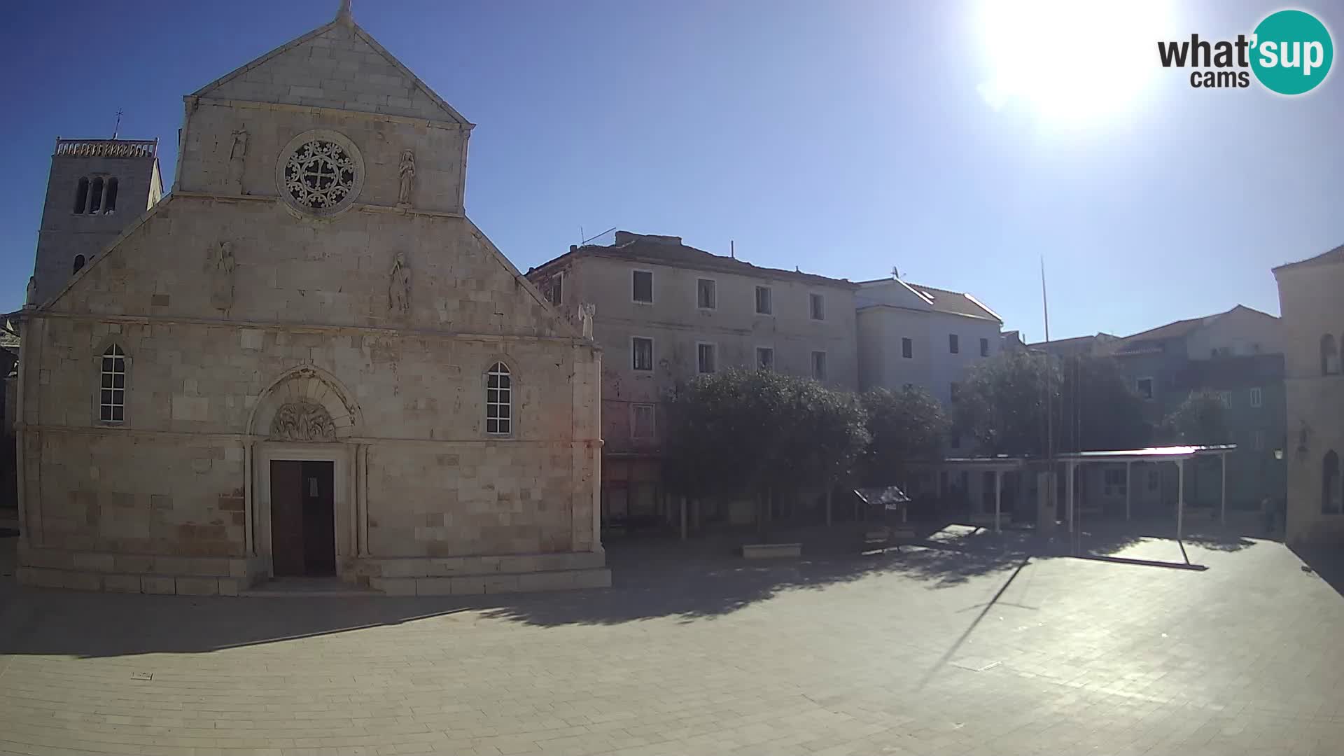 Pag livecam – piazza principale e la basilica di Santa María