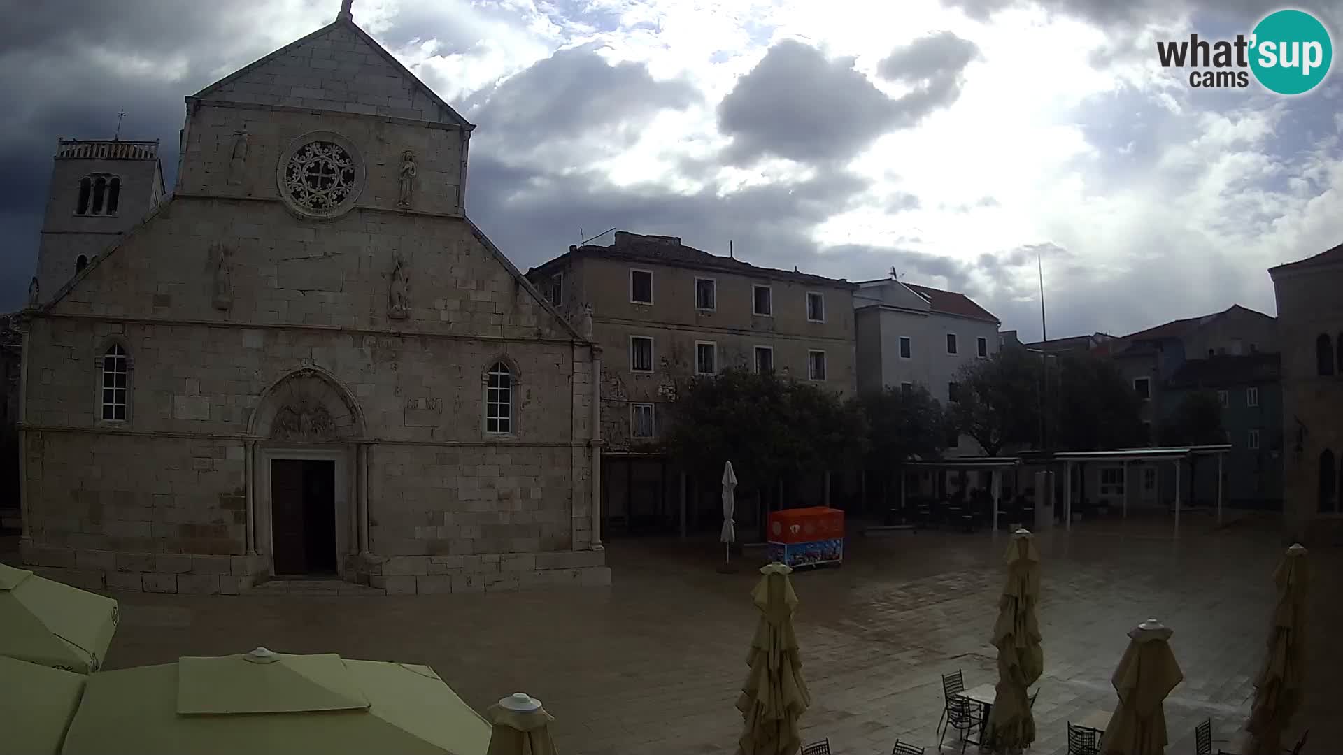 Pag livecam – piazza principale e la basilica di Santa María