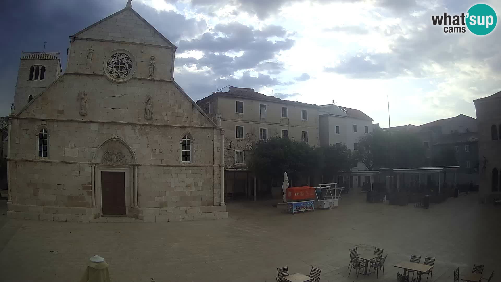 Pag livecam – piazza principale e la basilica di Santa María