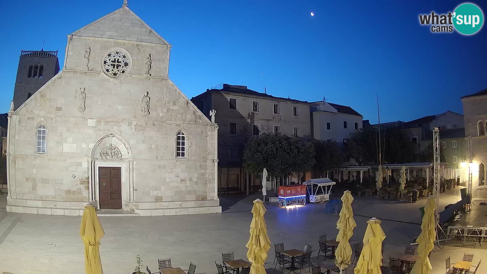 Pag livecam – piazza principale e la basilica di Santa María
