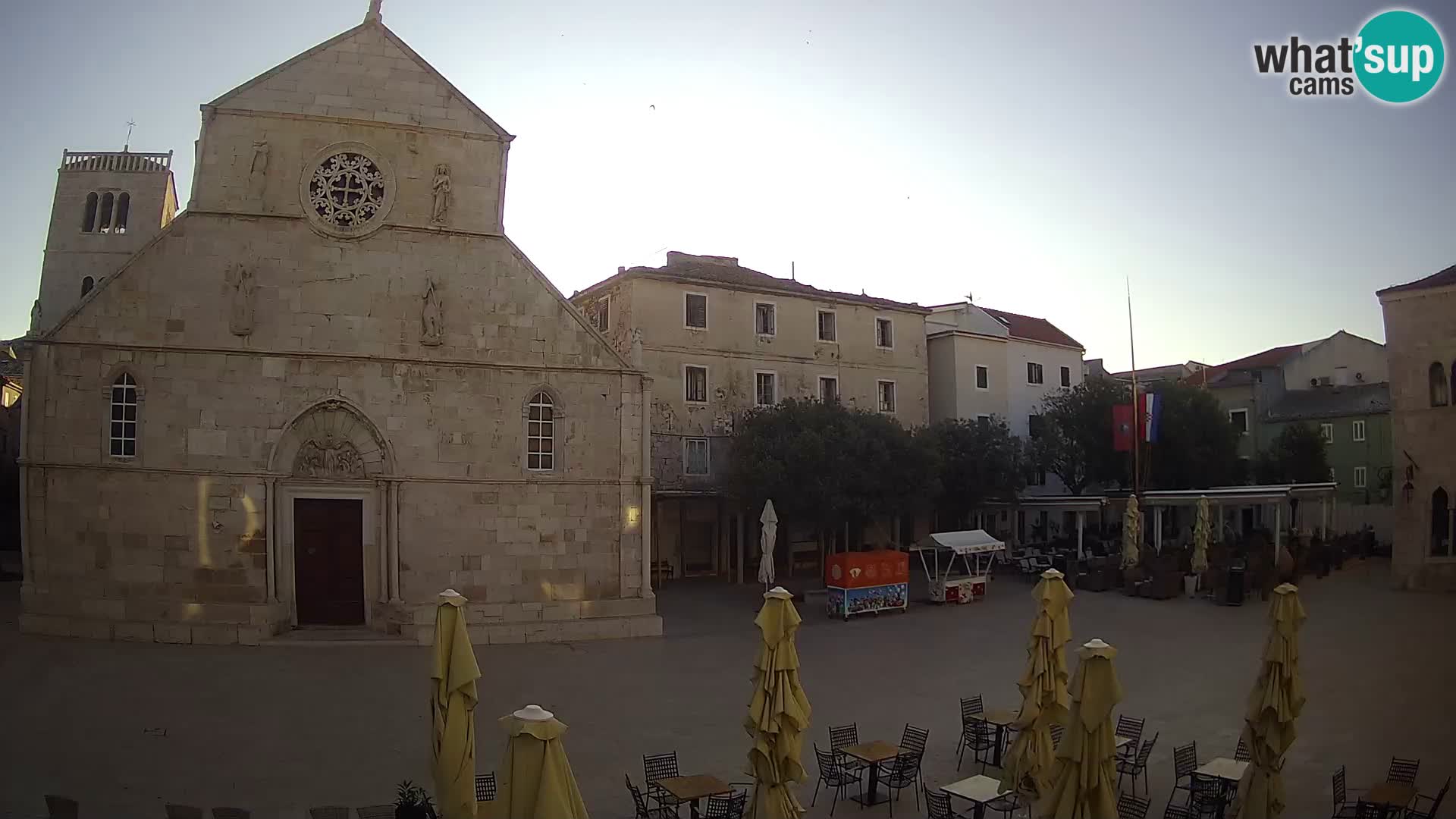 Pag livecam – piazza principale e la basilica di Santa María