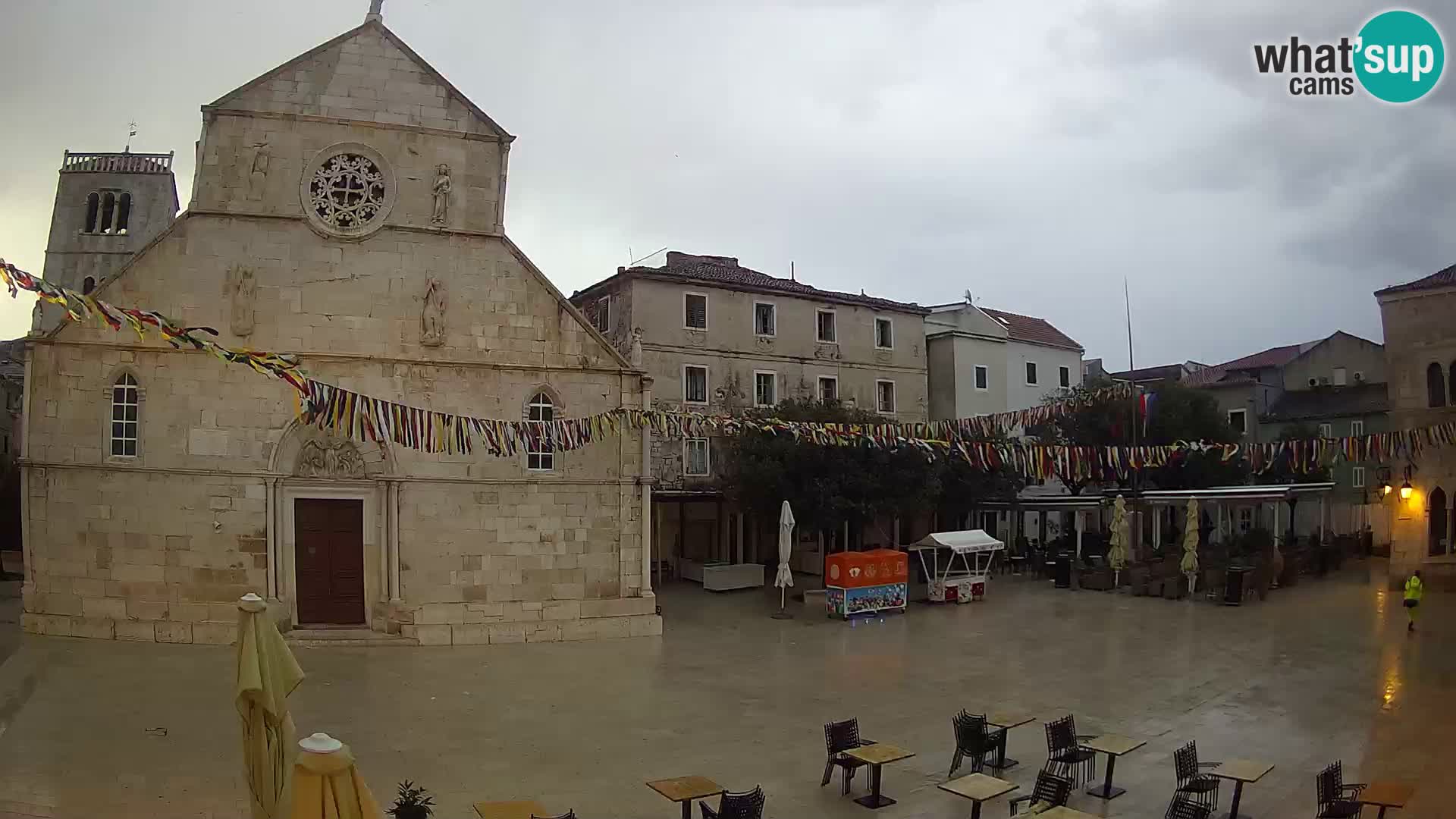Pag livecam – piazza principale e la basilica di Santa María