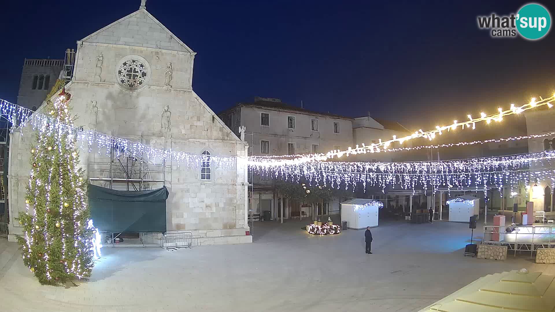 Pag livecam – piazza principale e la basilica di Santa María