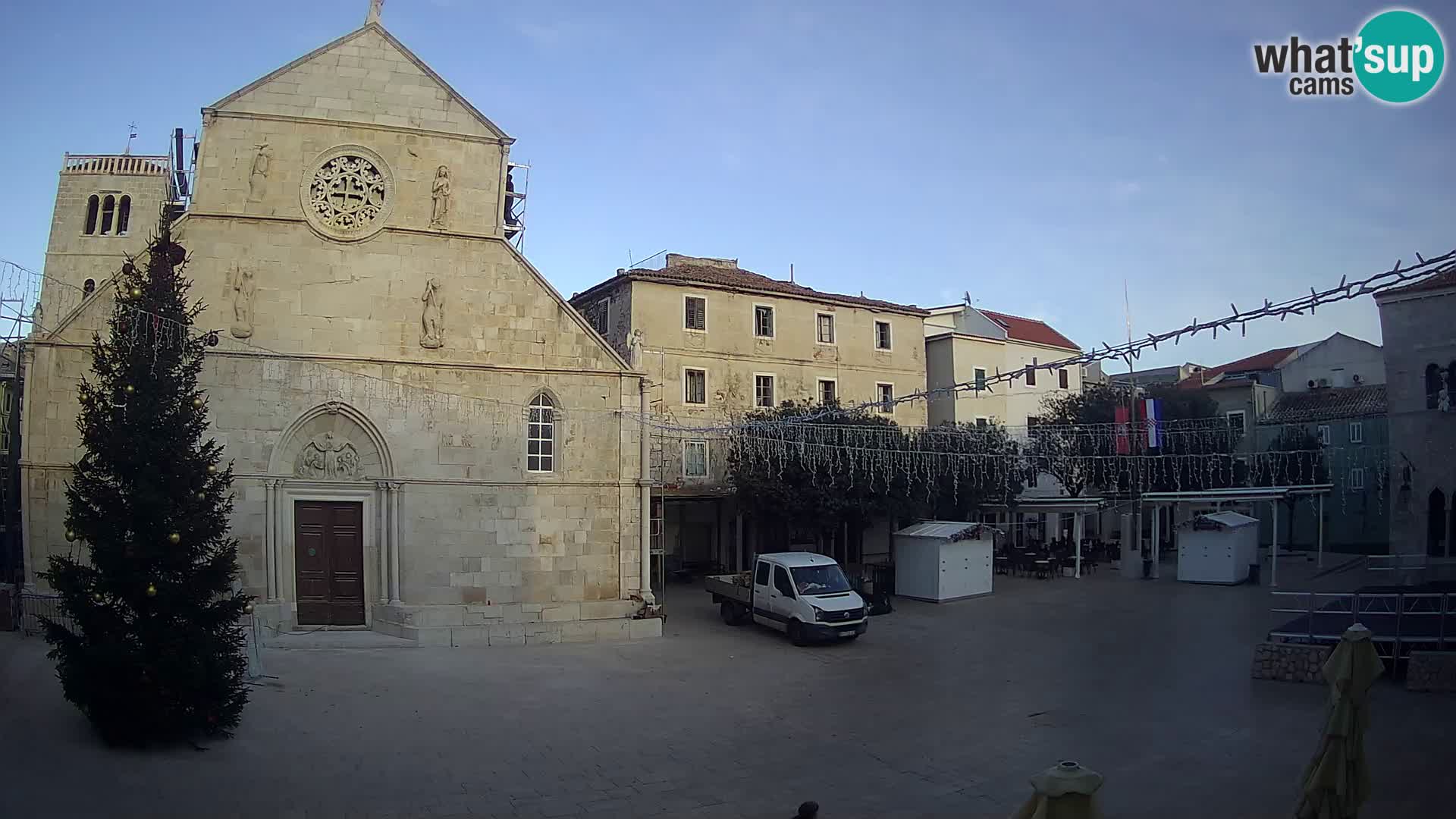 Pag livecam – piazza principale e la basilica di Santa María