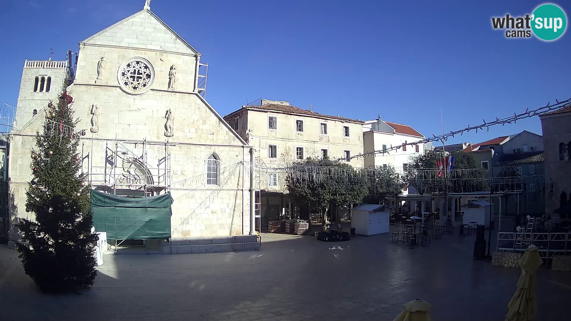 Pag livecam – piazza principale e la basilica di Santa María