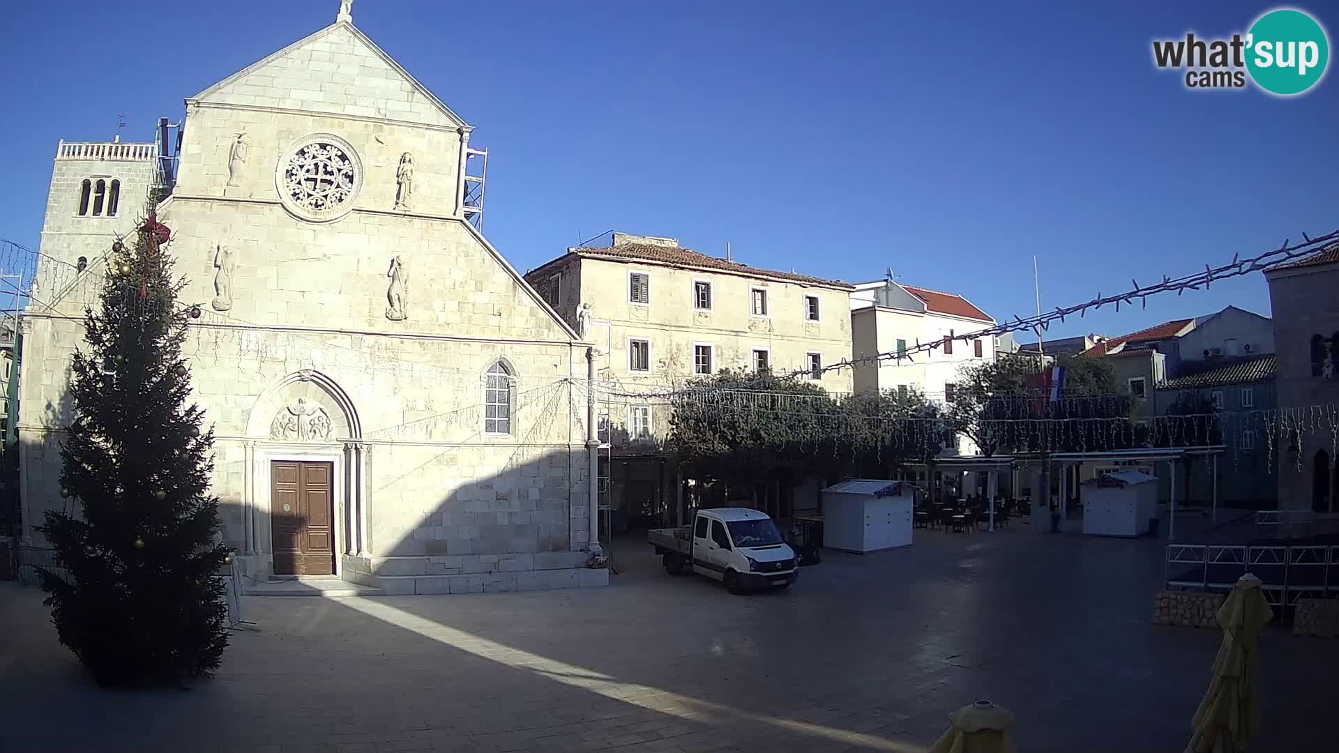 Pag live cam – Place principale et église de Sainte-Marie