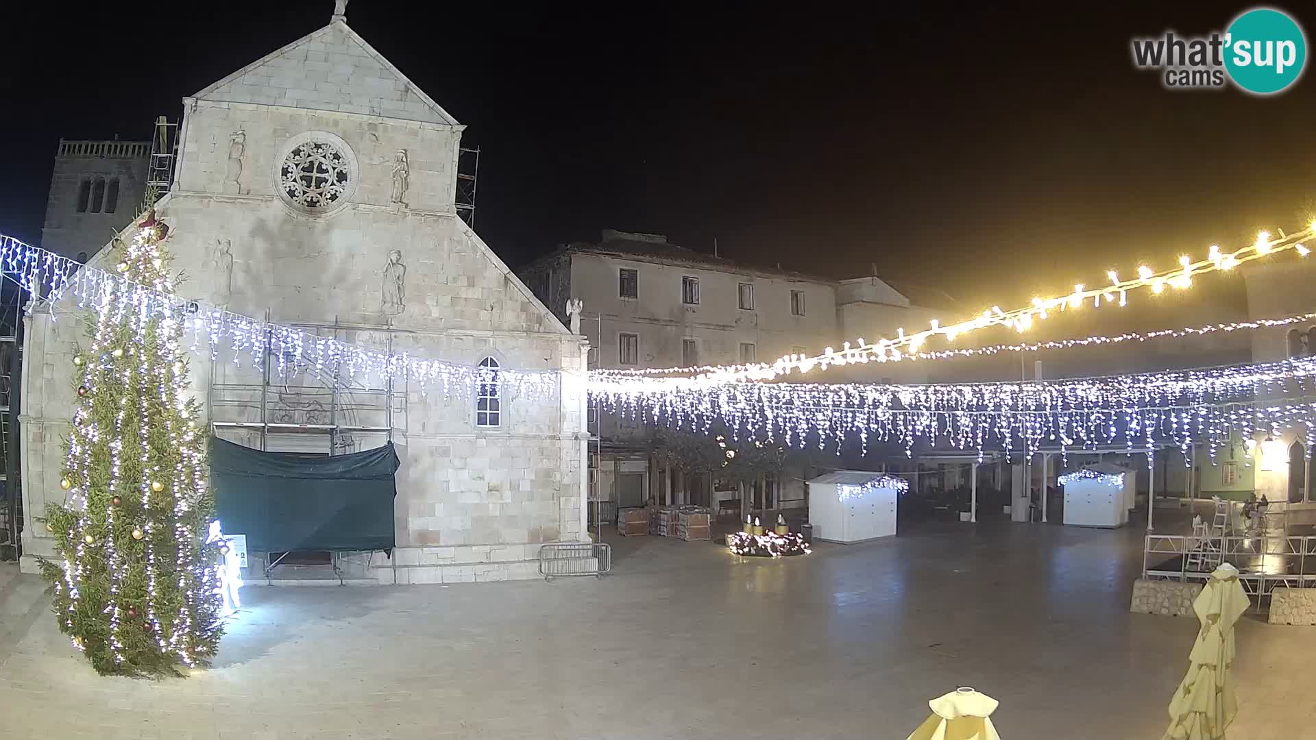Pag livecam – piazza principale e la basilica di Santa María