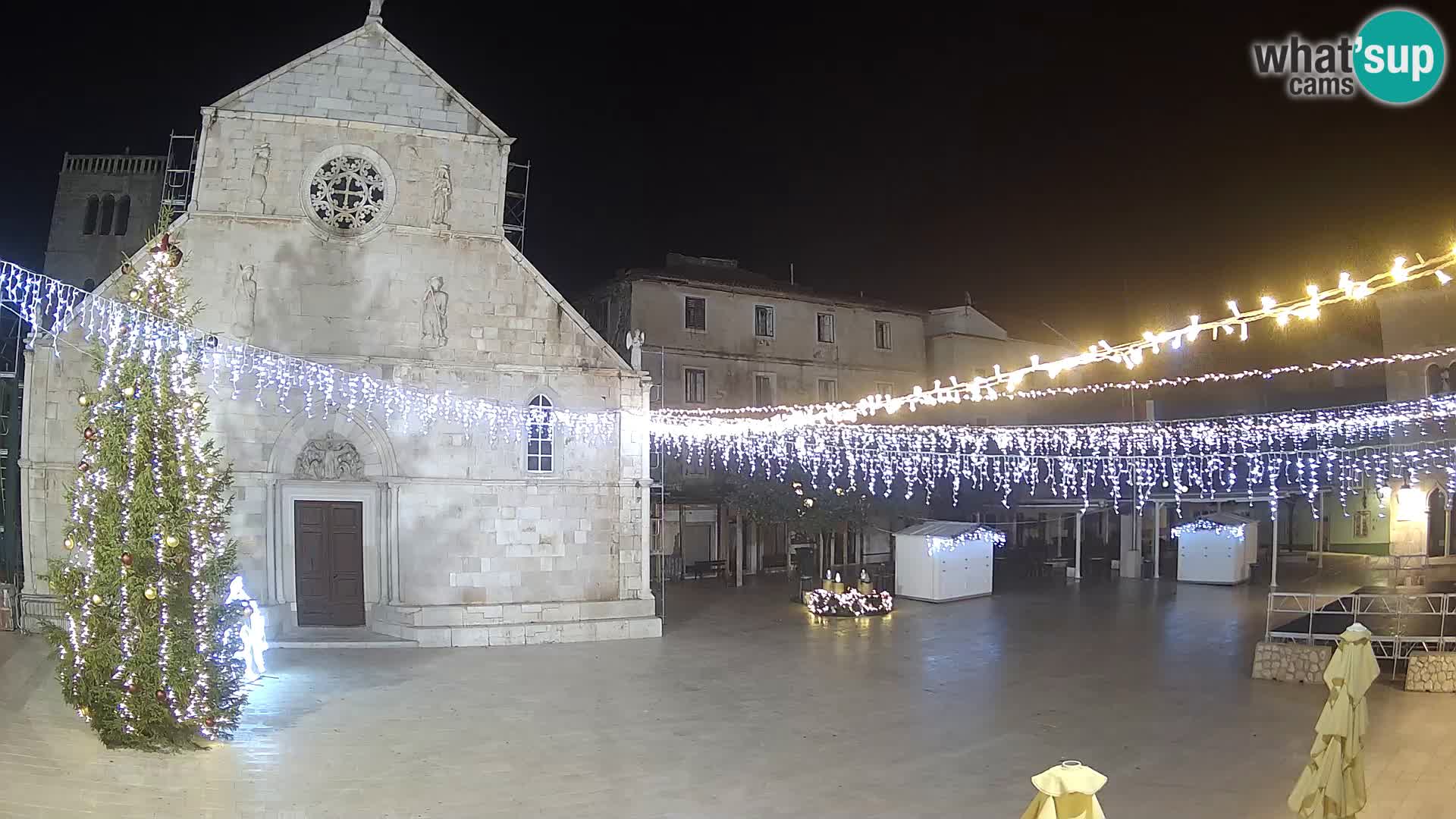 Pag livecam – piazza principale e la basilica di Santa María