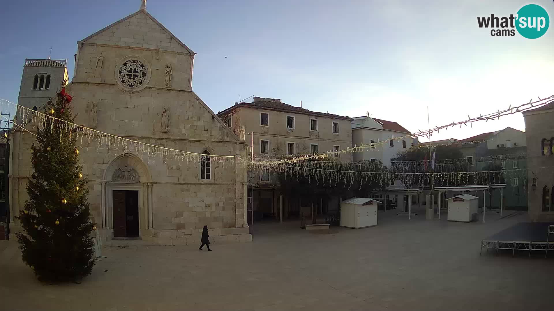 Pag live cam – Place principale et église de Sainte-Marie