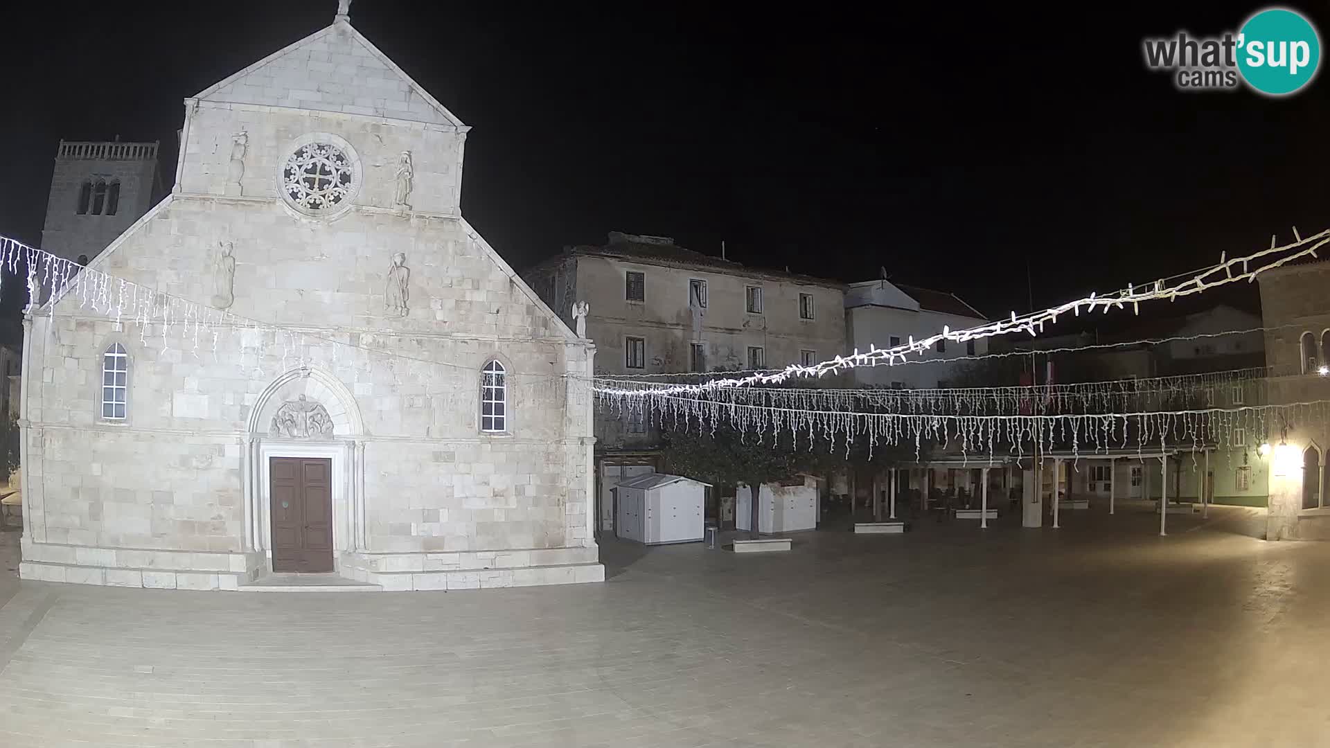 Pag livecam – piazza principale e la basilica di Santa María
