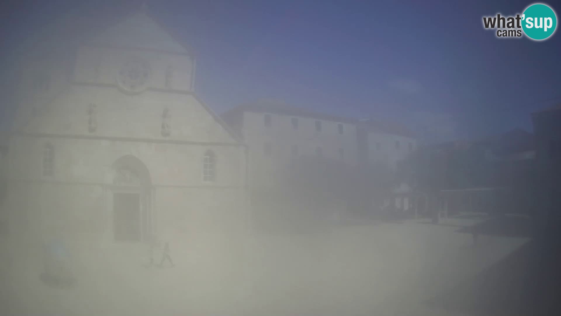 Pag live cam – Place principale et église de Sainte-Marie
