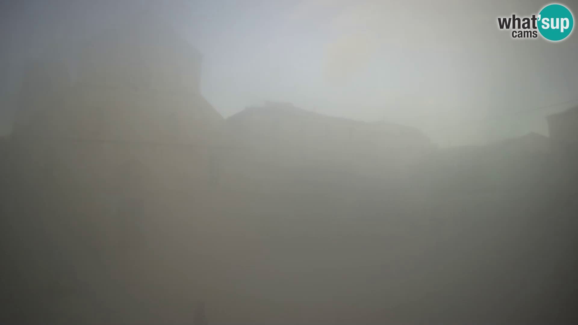 Pag livecam – piazza principale e la basilica di Santa María