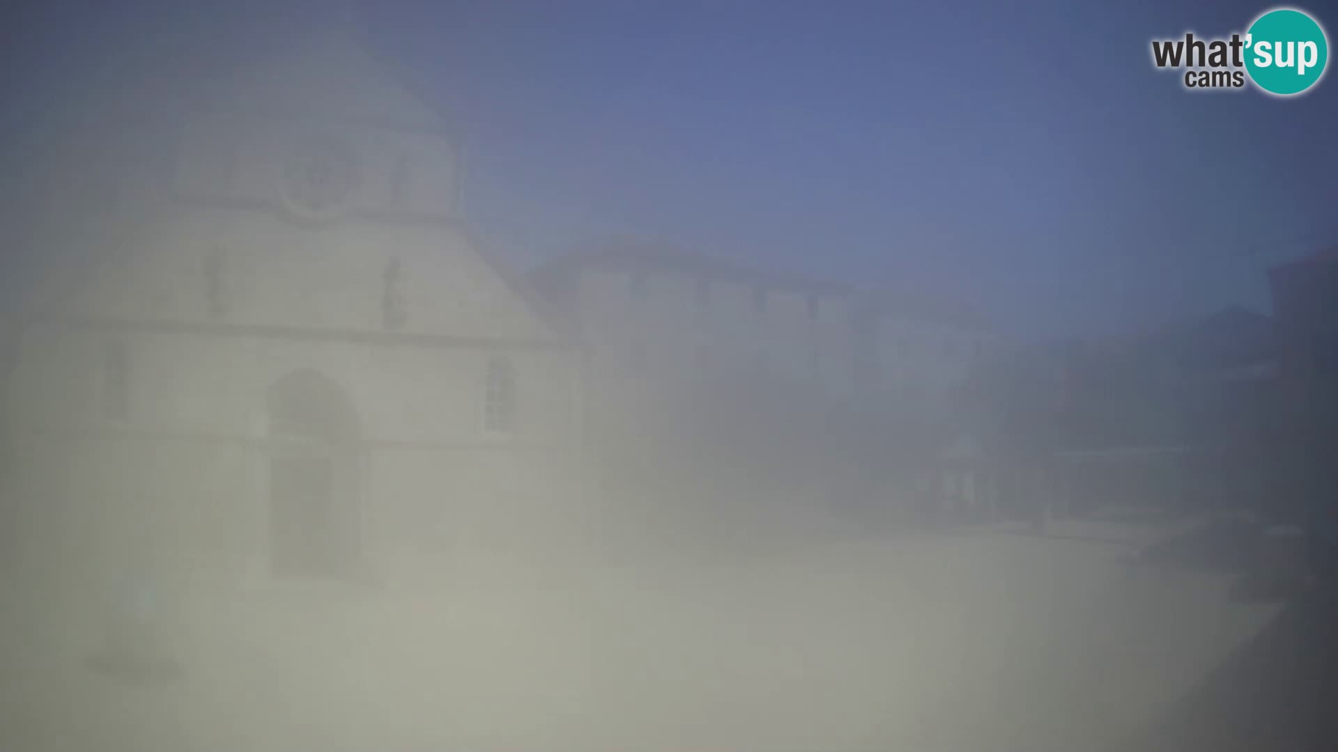 Pag livecam – piazza principale e la basilica di Santa María