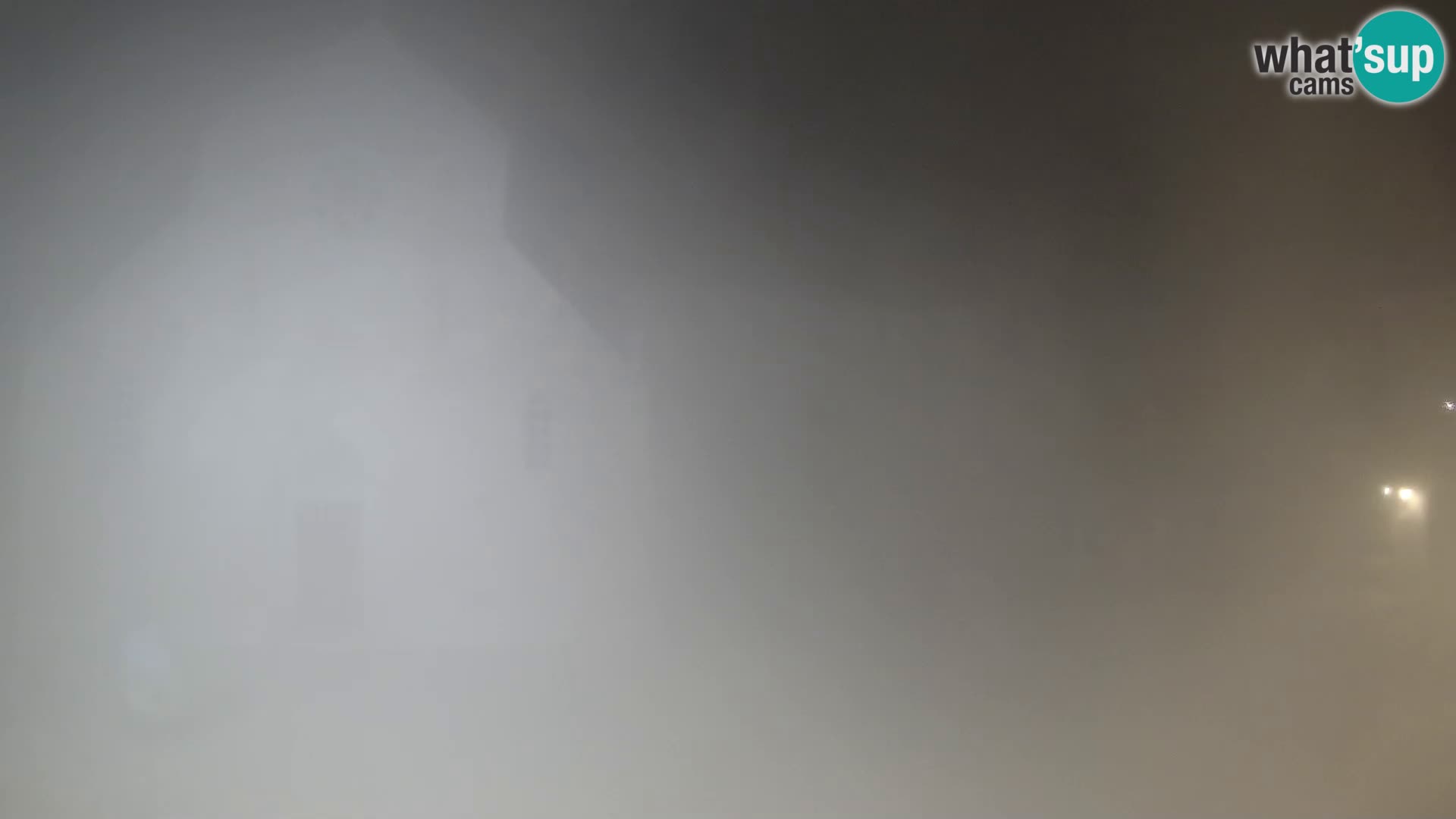 Pag live cam – Place principale et église de Sainte-Marie