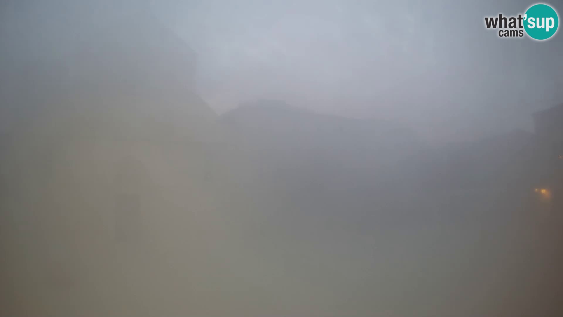 Pag live cam – Place principale et église de Sainte-Marie