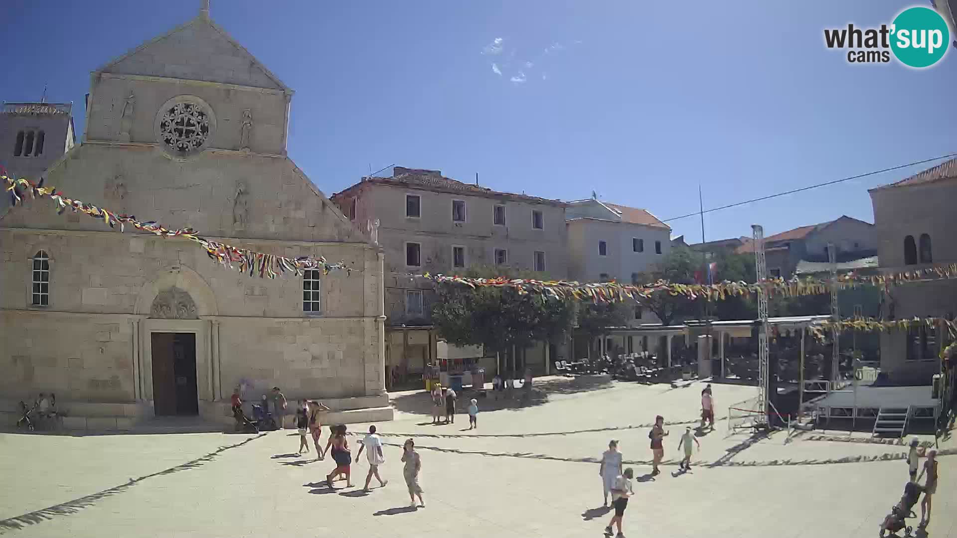 Pag livecam – piazza principale e la basilica di Santa María