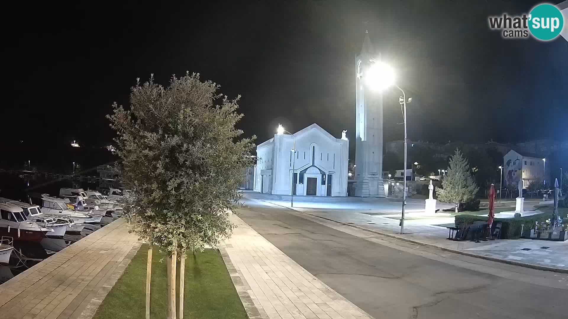 Ploče Webcam | Captivating Views of Riva and the Cathedral