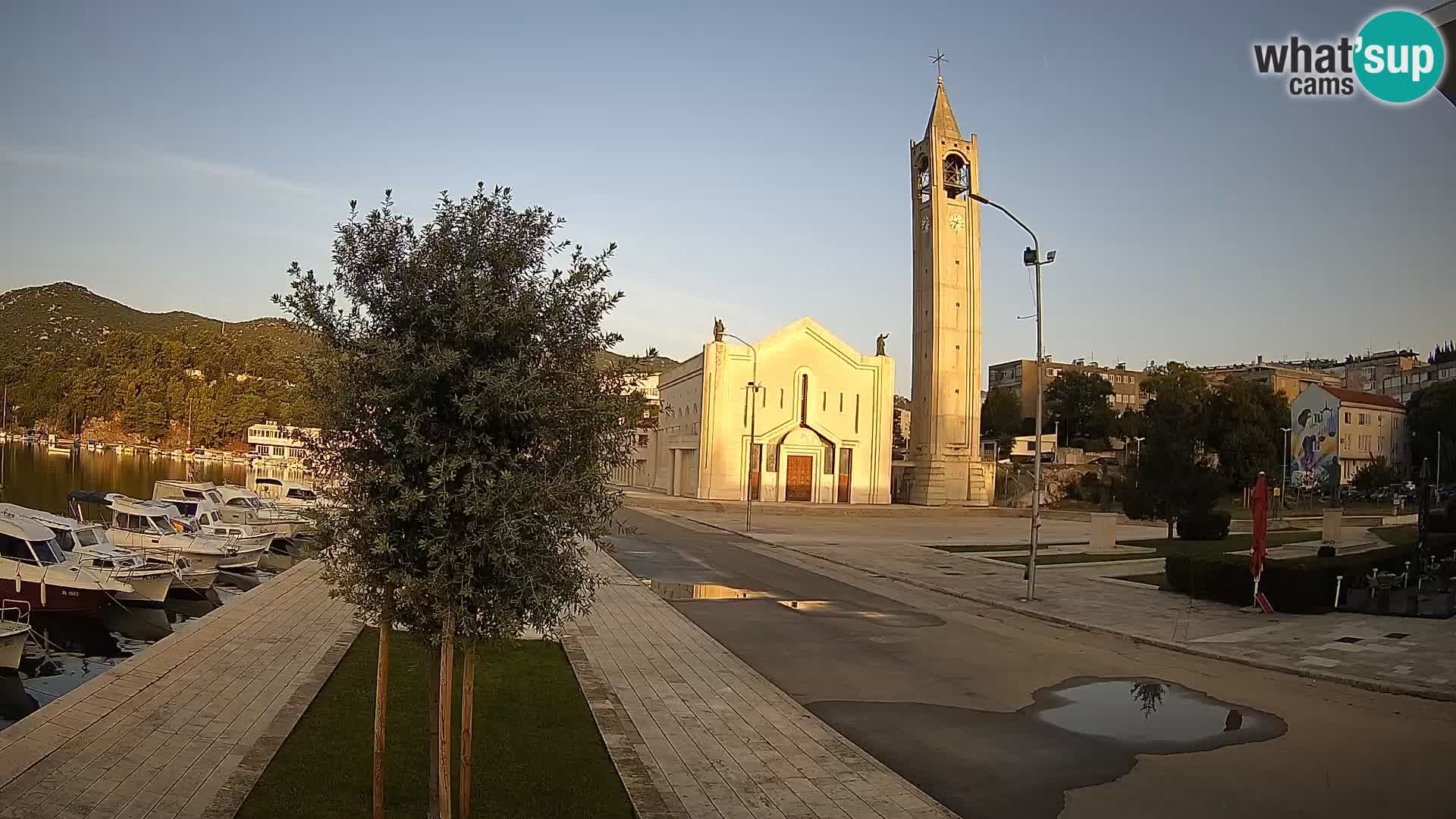 Ploče Webcam | Captivating Views of Riva and the Cathedral